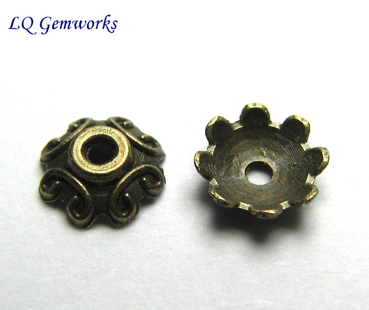 300 ANTIQUE BRASS TONE Base Metal 7mm Bead Caps #401
