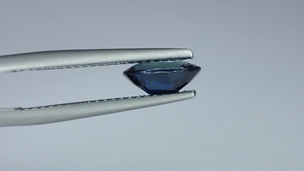 Sapphire Remarkable GIA Certified 1.38ct 8x6mm Oval