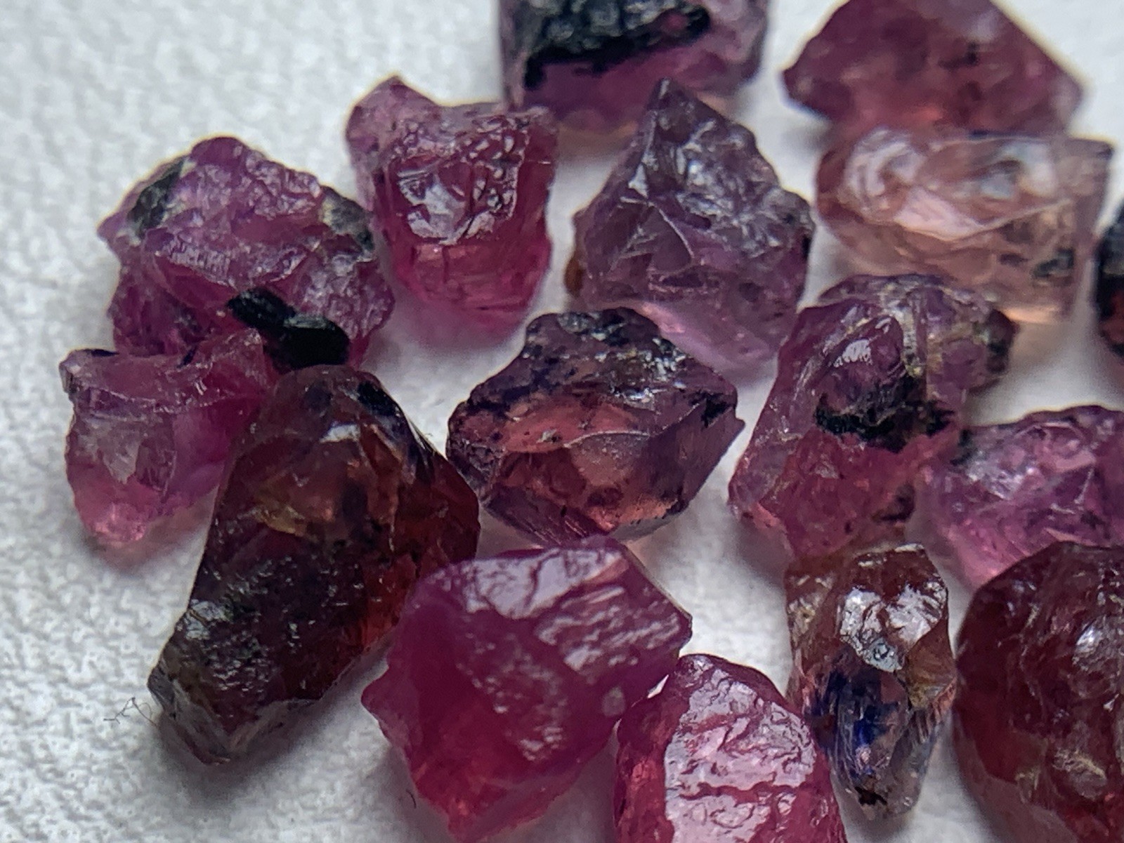 15.10 CRTs Extremely Rare Facet Graf Pink & Blue Color Winza Sapphire Rough Lot