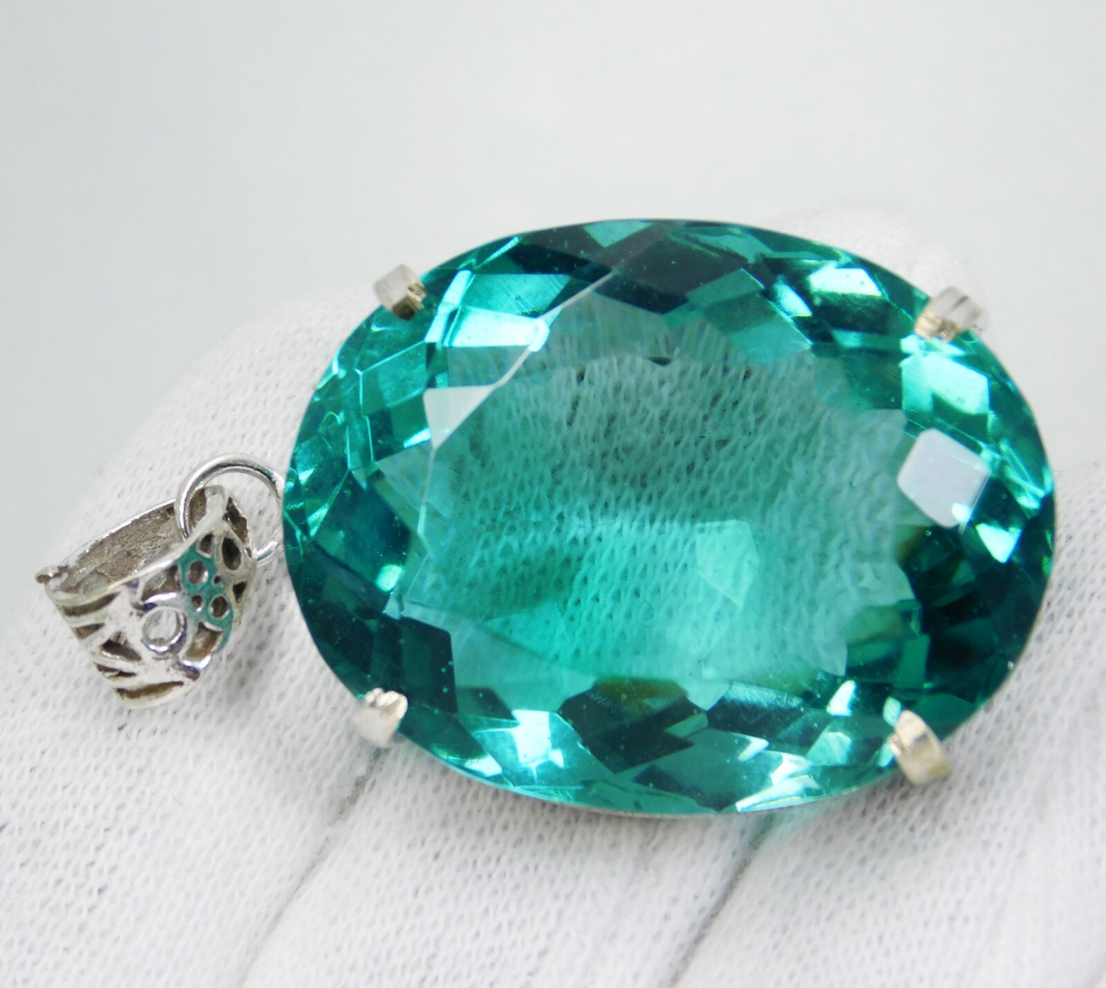 Certified, Natural 138.20 Ct Excellent Blue Aquamarine Pendant Oval Cut Gemstone