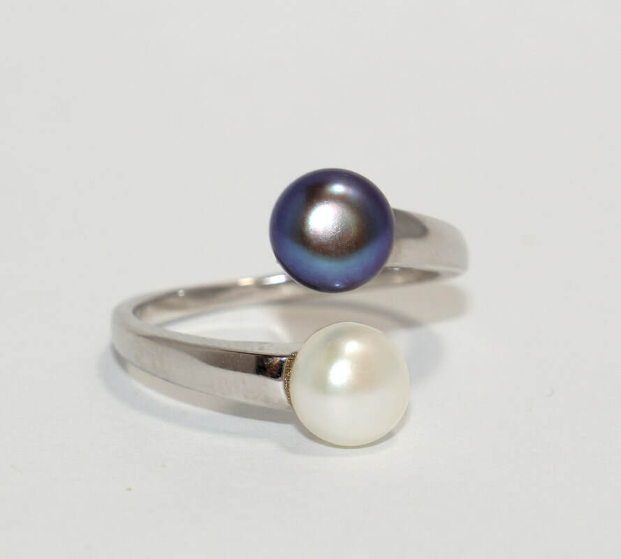 Sterling Silver 925 Twin Black/White Freshwater Pearl Cocktail Adjustable Ring