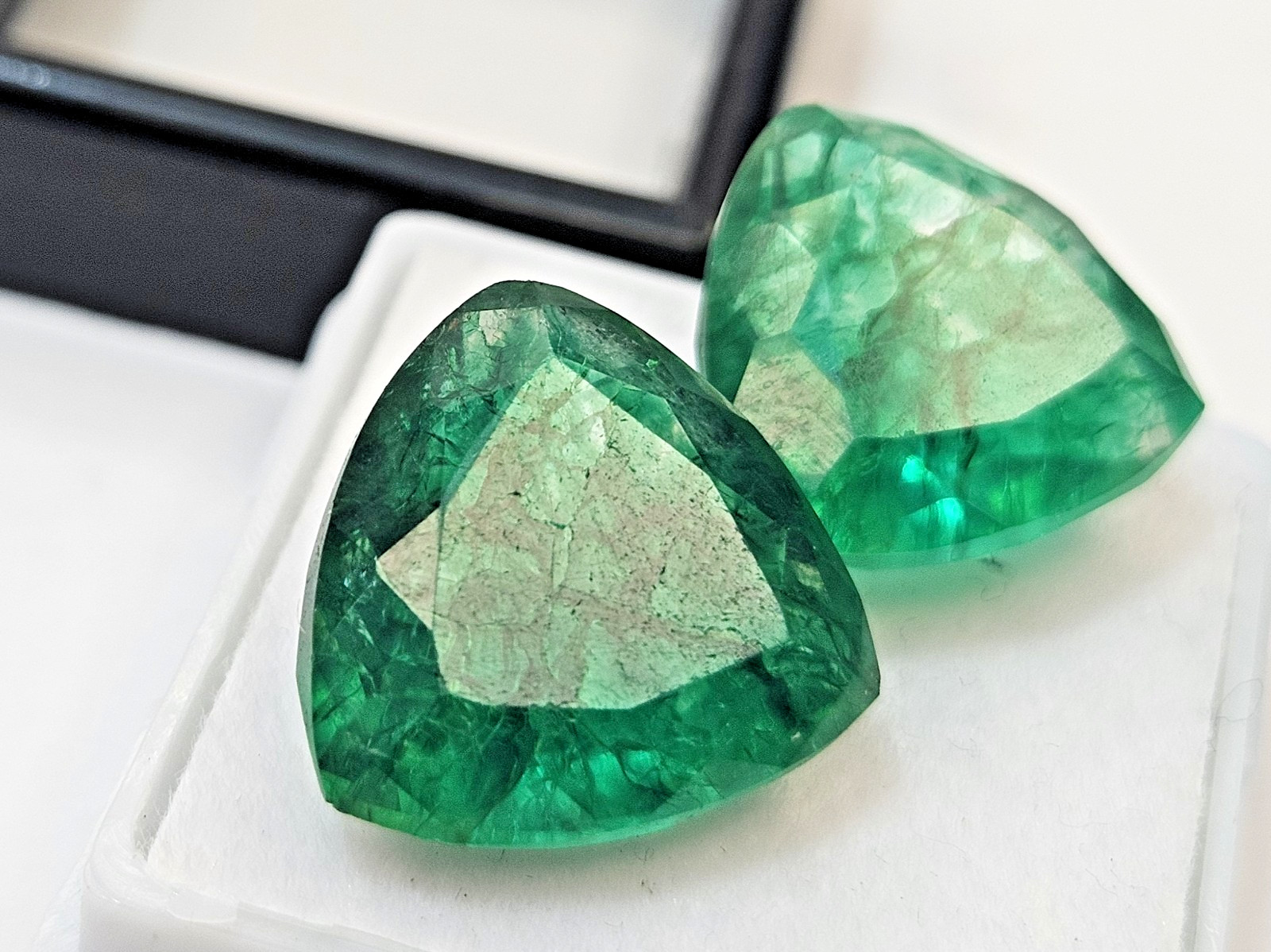 Colombian Green Pair Emerald 18+ Ct Trillion Cut For Earring Making Gemstone