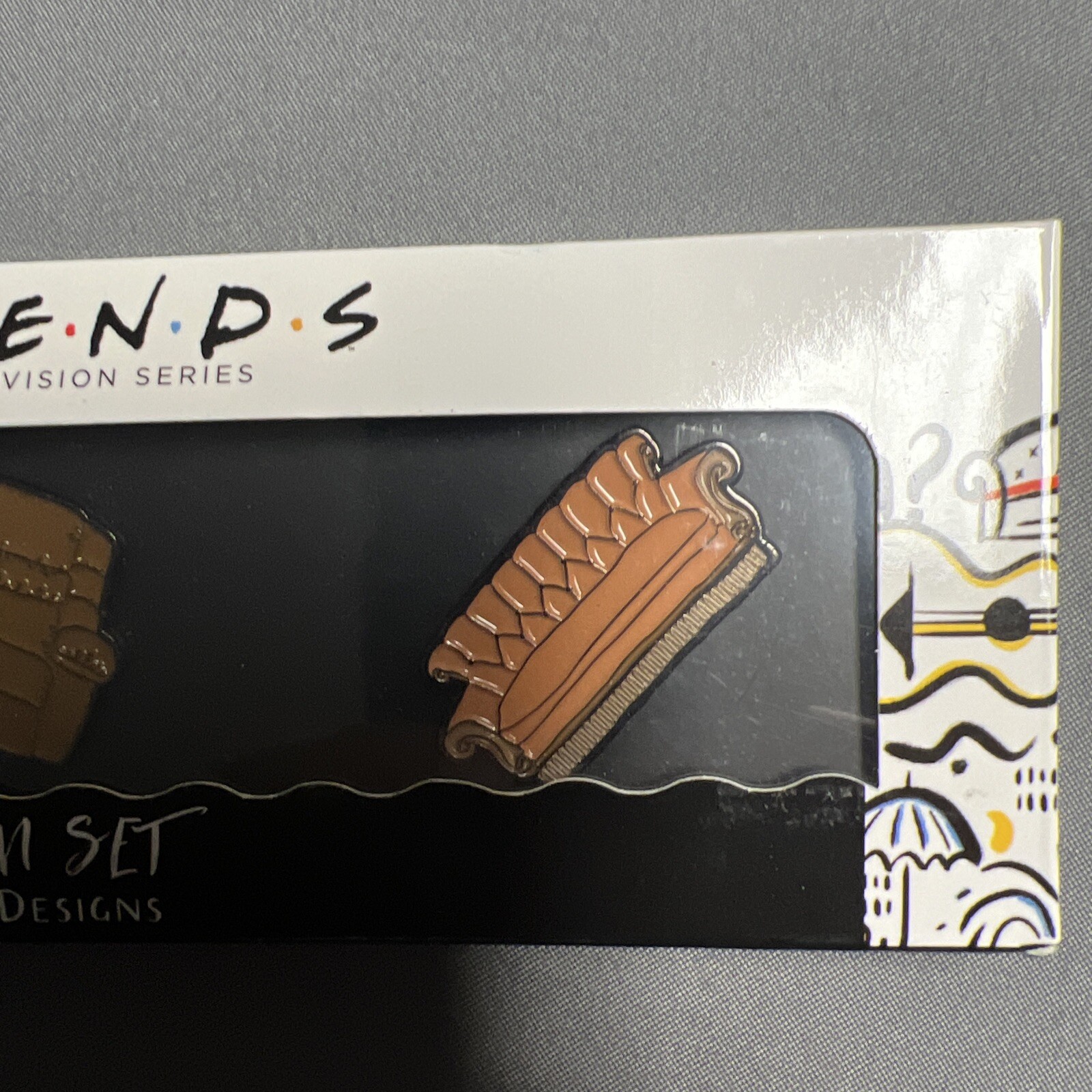 Friends Culturefly Three Piece Pin Set Umbrella Recliner Sofa
