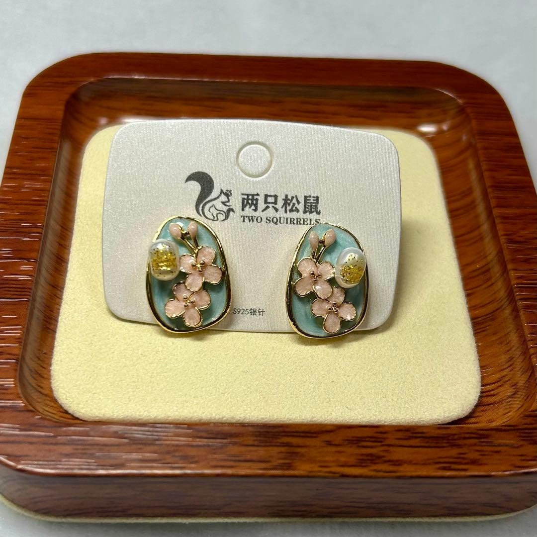 [Mint] TWO SQUIRRELS Cloisonné Sakura Enamel S925 Stud Earrings Pink From JAPAN