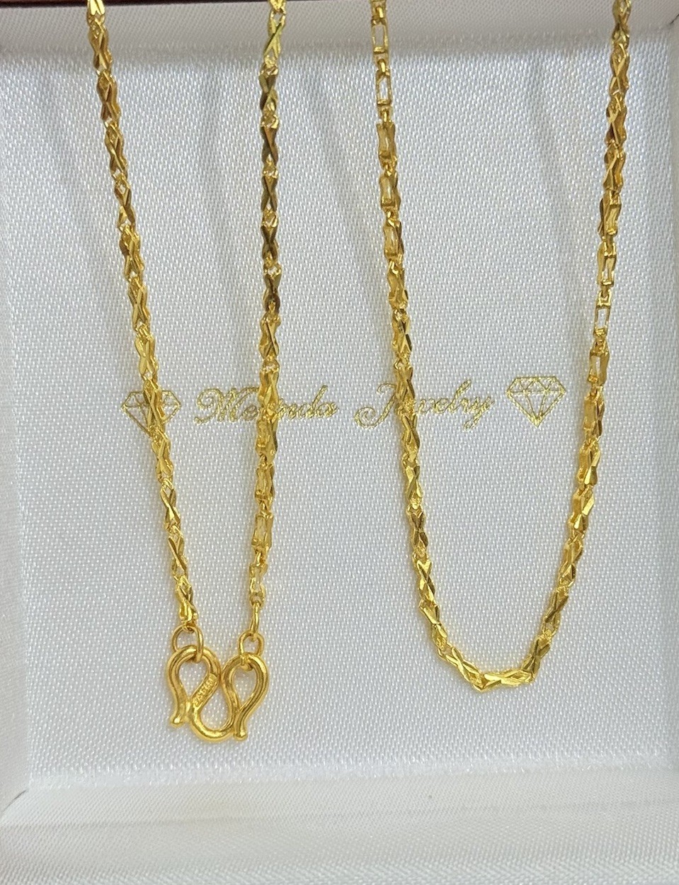 24k Solid Yellow Gold Shiny Fish Link Chain Necklace. 18 Inches. 6.77 Grams