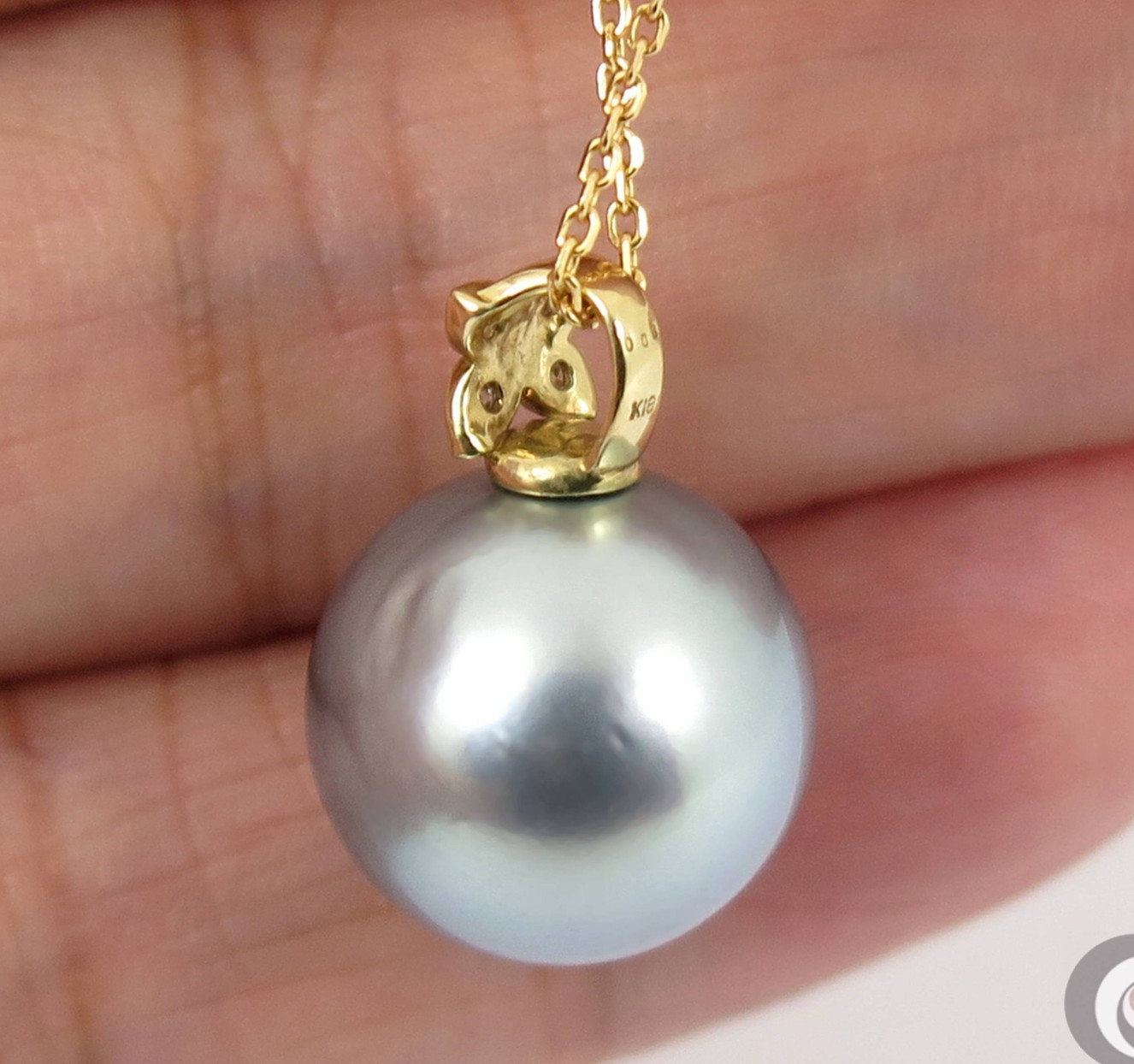 13.7mm Mirror Luster Tahitian Pearl Pendant, 18K Solid Gold with Diamonds #P5819