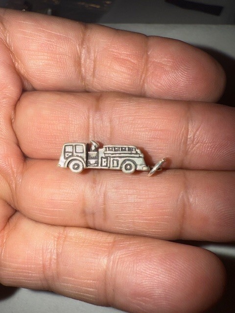 Sterling Silver Vintage Fire Truck charm 2.76 grams, .90 in x .25 in