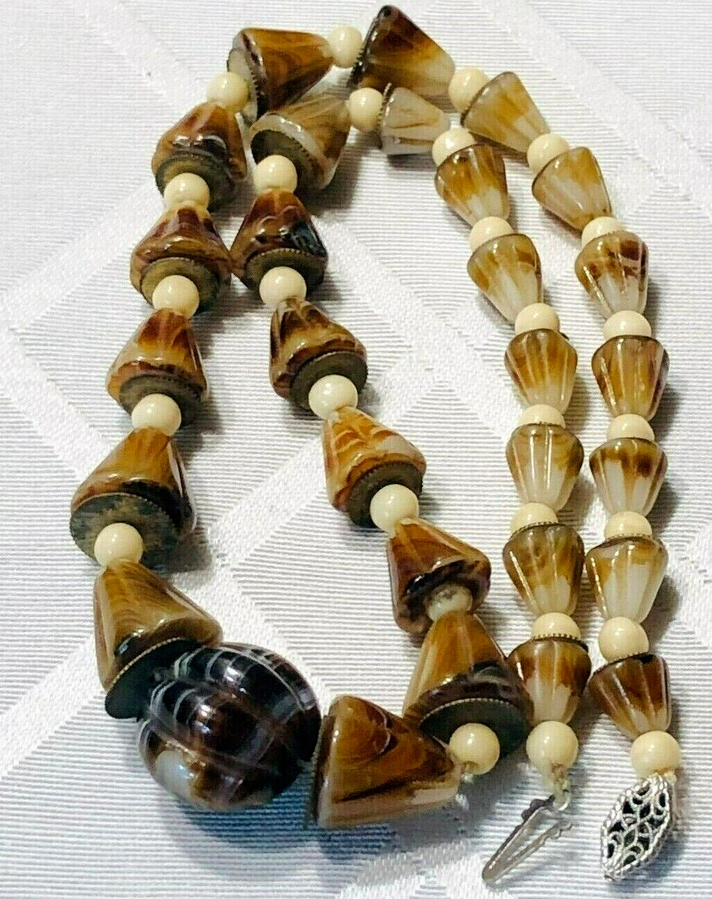 VINTAGE 10K GRADIATED CONCH SHELL NECKLACE W/ PEARL SPACERS 16″ – ONE OF A KIND!