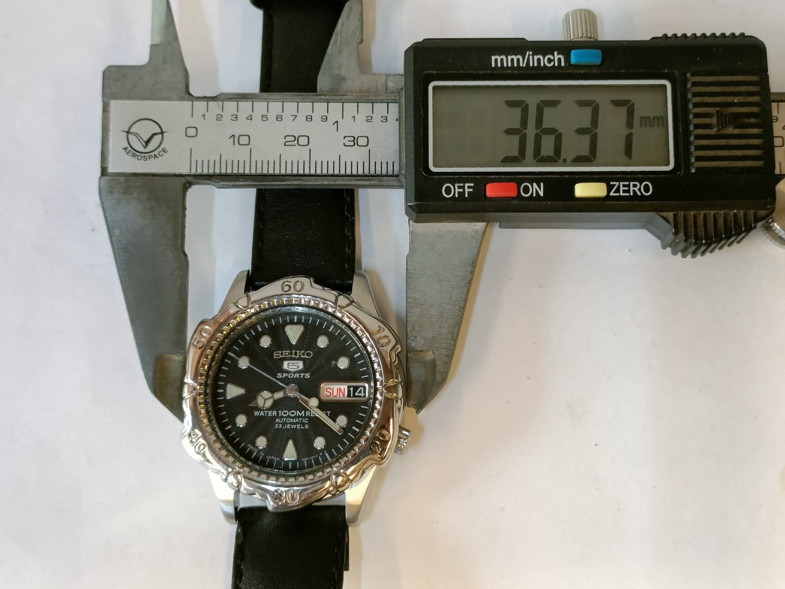 VINTAGE SEIKO 5 SPORTS AUTOMATIC BLACK DIAL 7S36 JAPAN MEN’S WORKING