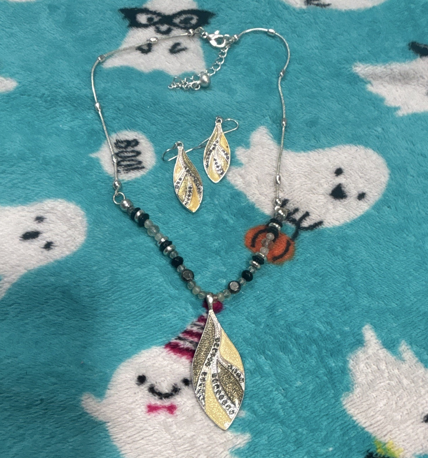 Leaf Theme Silver Gold Tone Jewelry Set Necklace Pendant Earrings Black Accent