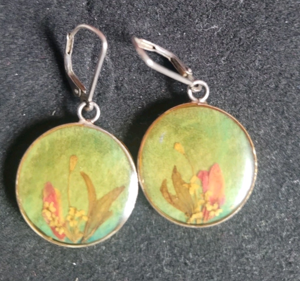 Beautiful Vintage Sterling Earrings Dried Flowers in Resin with french hook