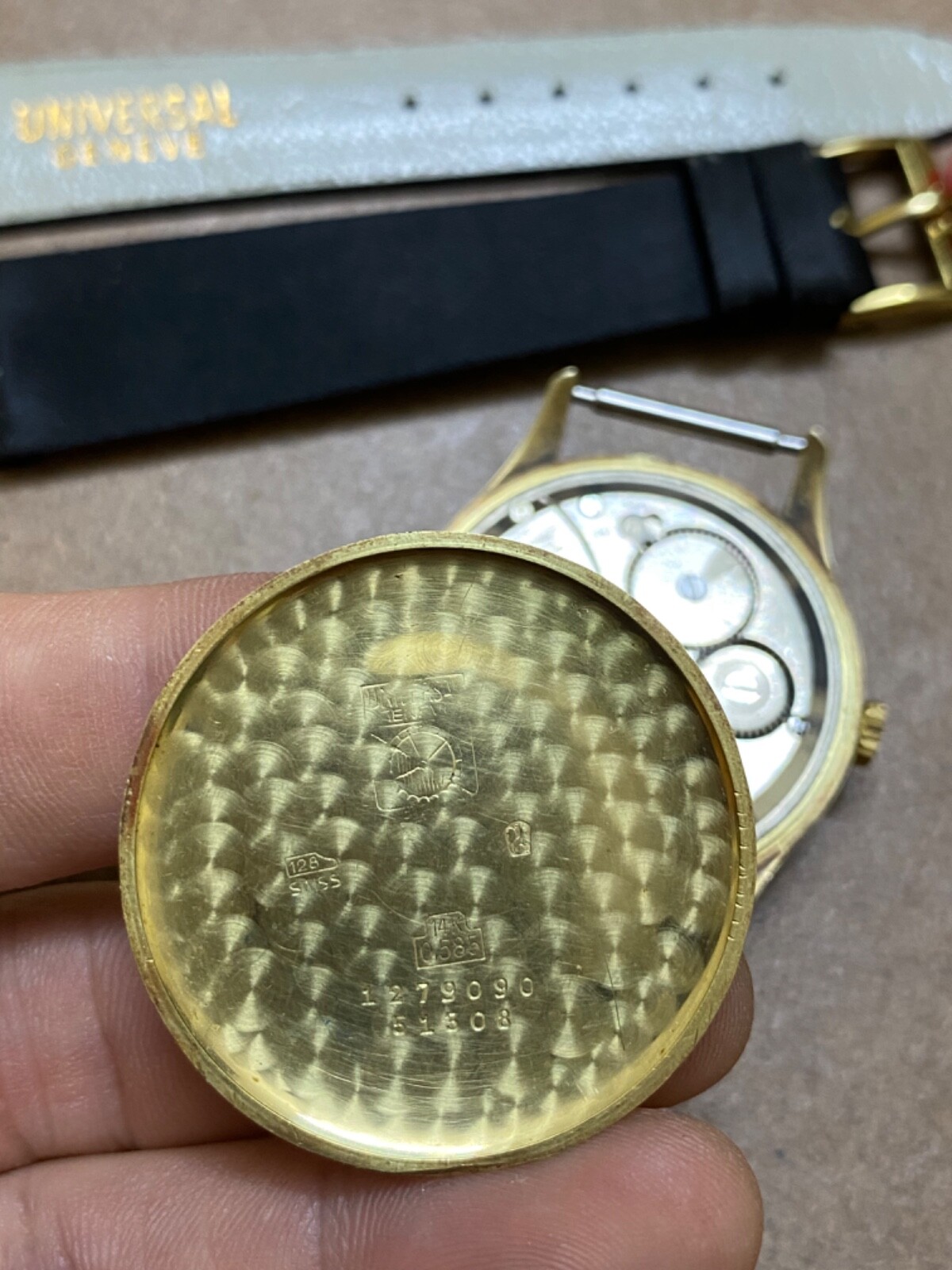 vintage Univeral Geneve Triple date Moonphase Soild gold 14k 51308 291 buckle