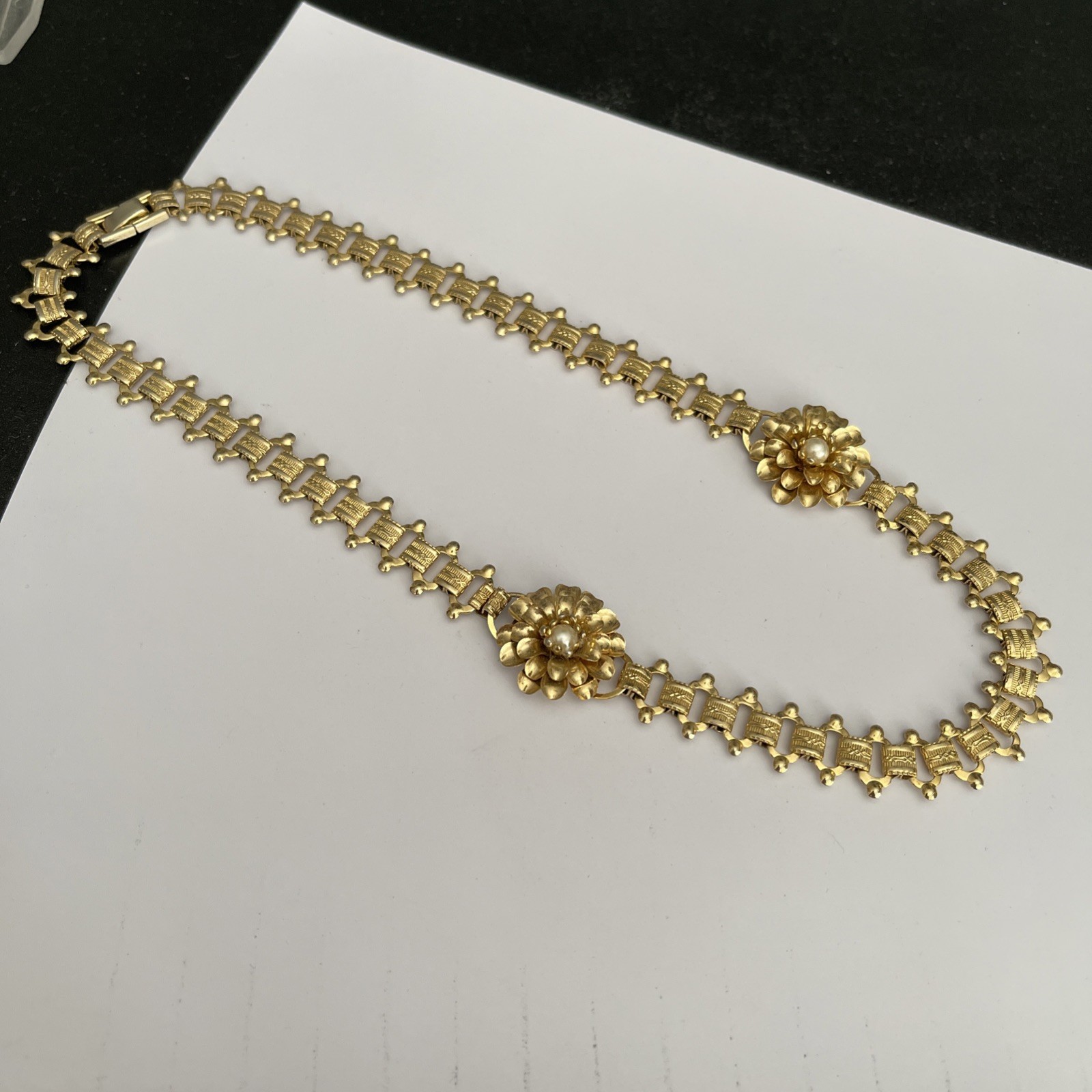 Book Chain Gold Tone Collar Necklace – Sculptural Link Design, 17.5” Vintage