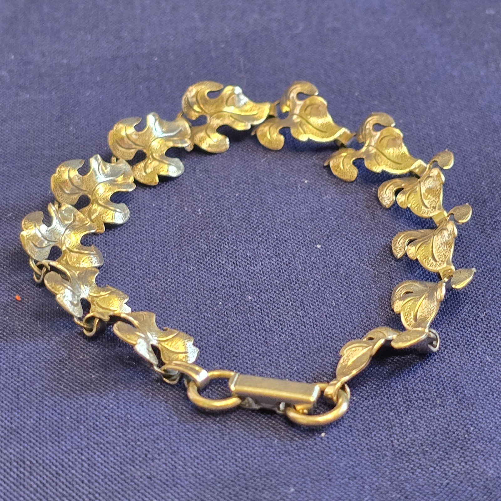 Vtg Sterling Silver Leaf Bracelet 7.32g Fine Jewelry 7.25″ Floral Fold Over