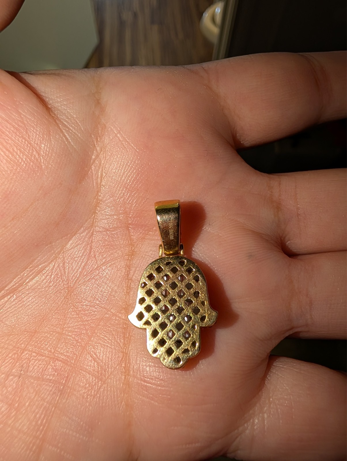 10k yellow gold hamsa pendant, white Diamond