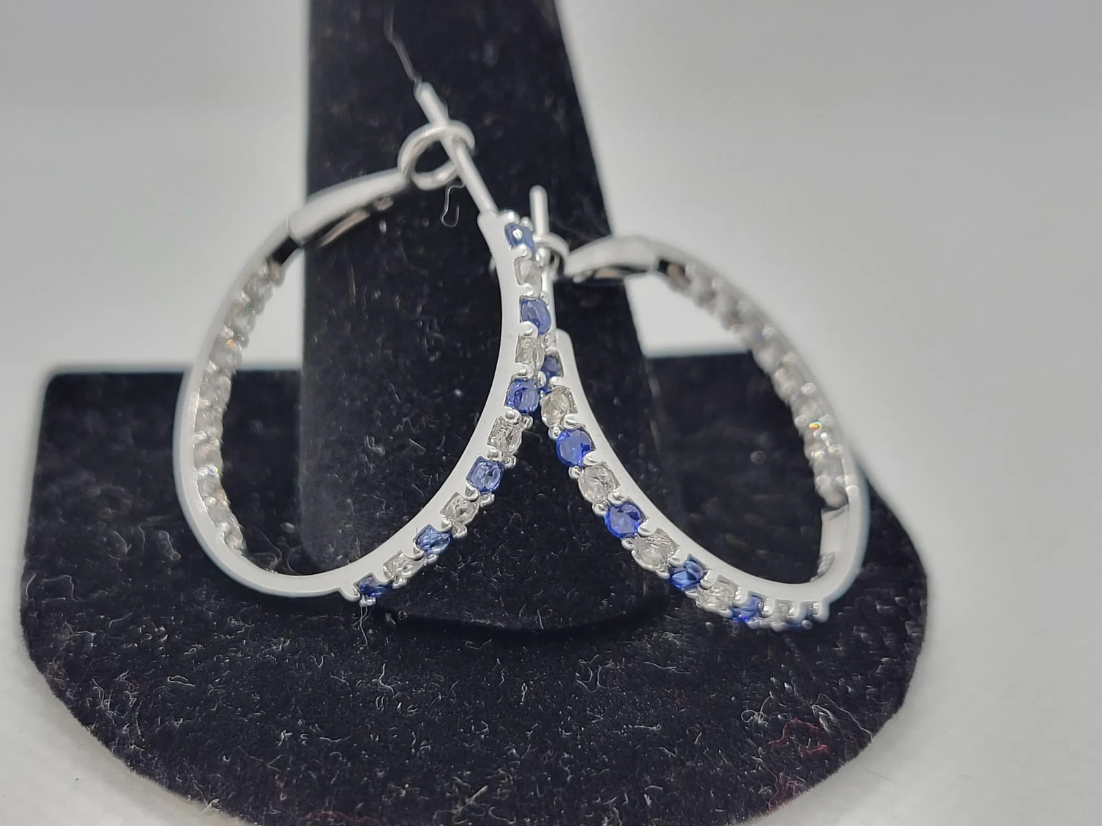 Jared 1Ok White Gold Blue and White Sapphire Sapphires Hoop Earrings with Paperw