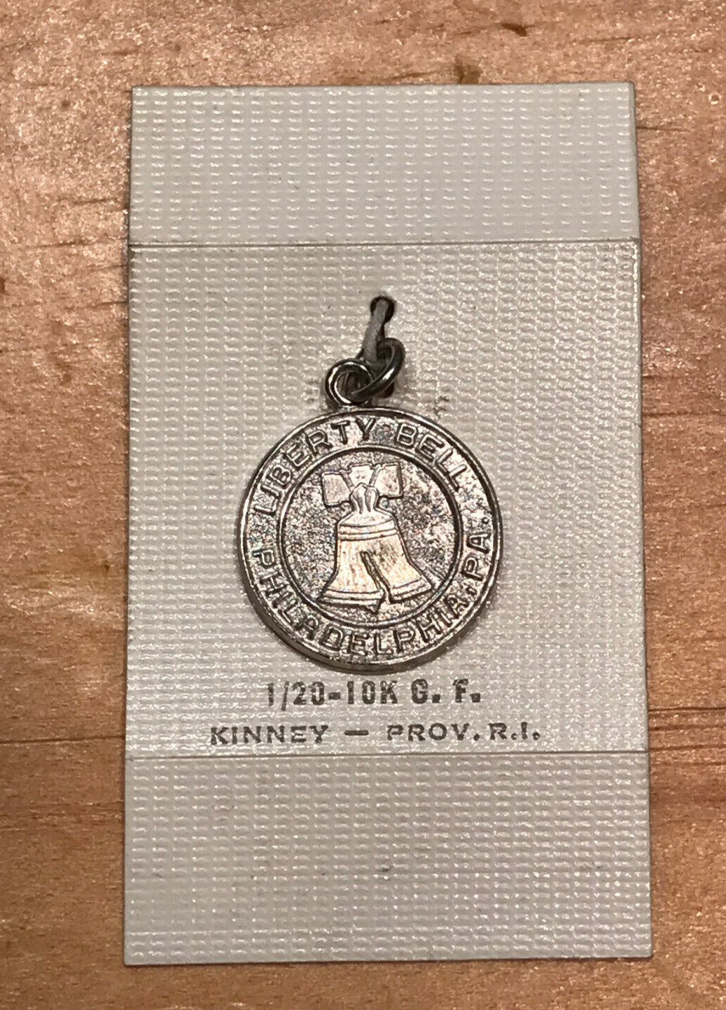 VINTAGE NEW OLD STOCK KINNEY LIBERTY BELL PHILADELPHIA PA CHARM PROV. R.I.