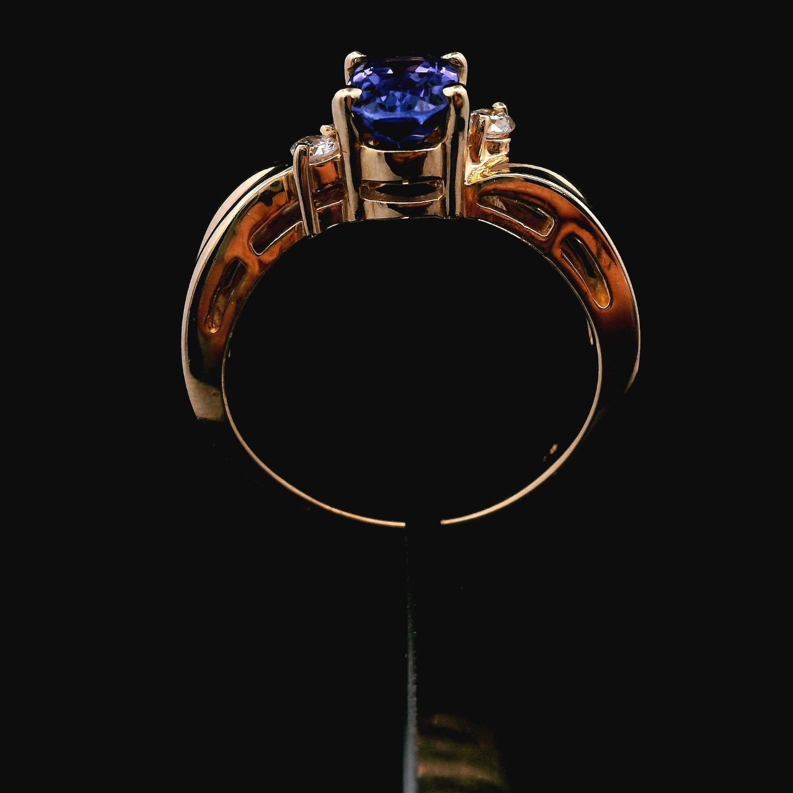 14KT Yellow Gold Ring 4.0dwt Tanzanite 1.35ct & 1/10cttw Diamonds Sz 8.5