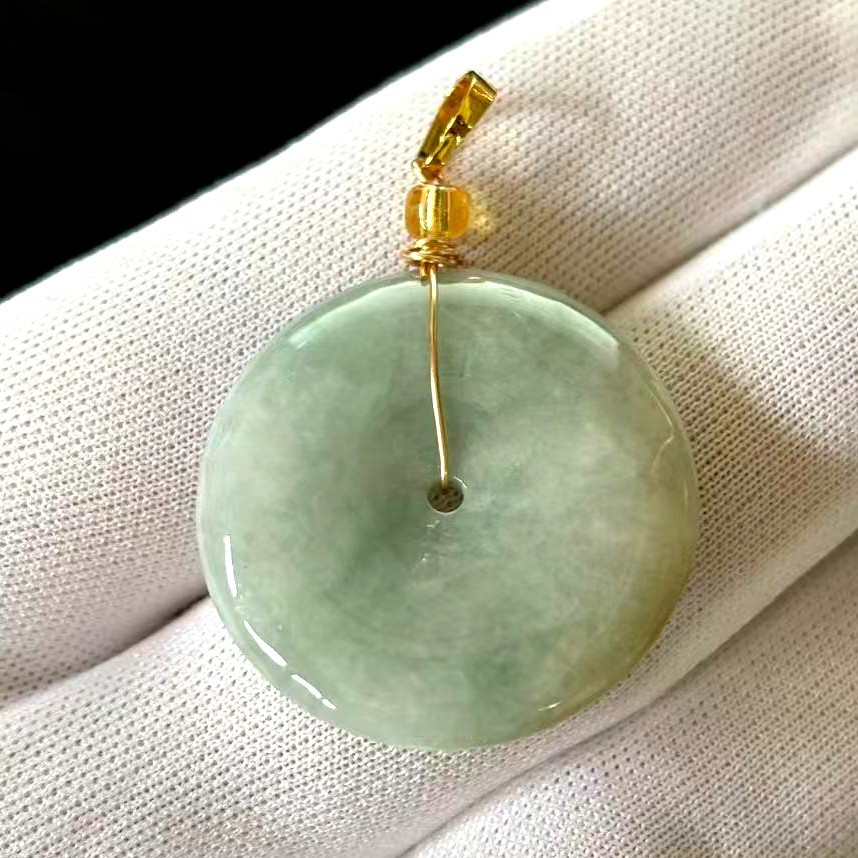 Hi-grade Natural Green Jade Jadeite Round Pendant 29x29x5mm. Free Necklace