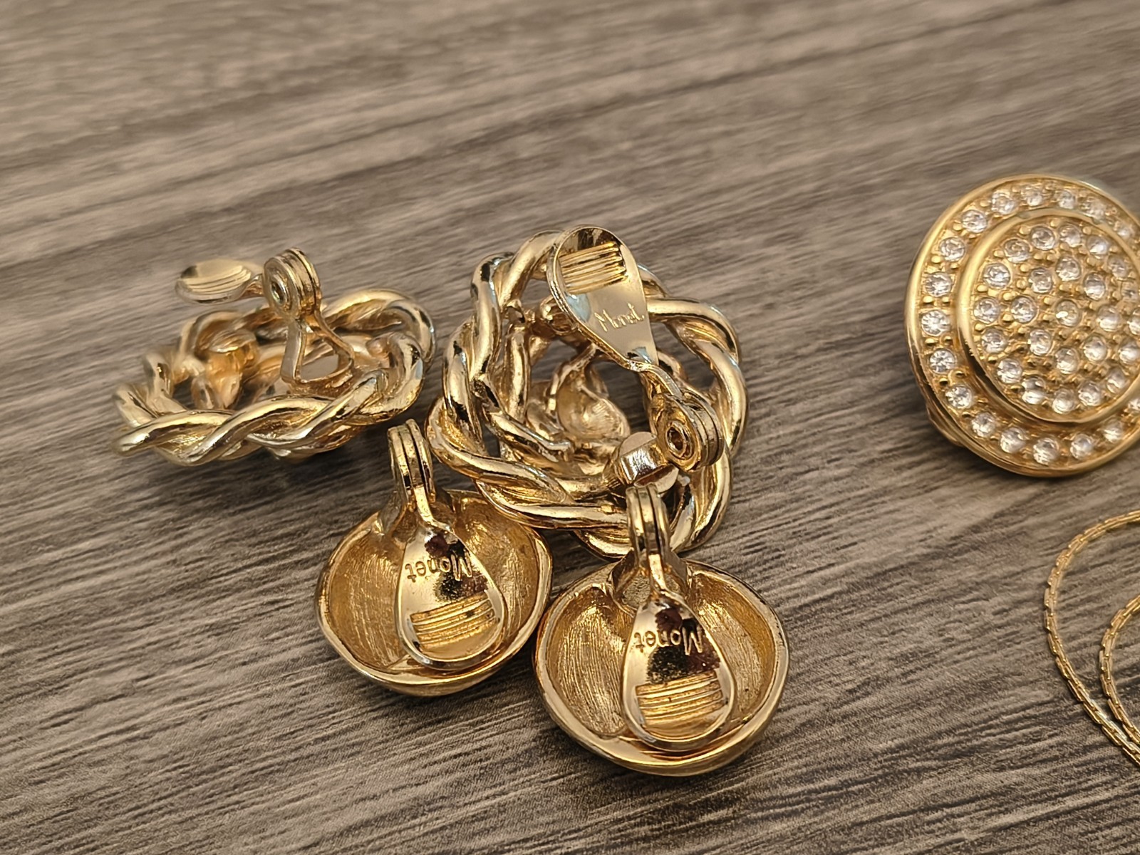 Monet Lot Of 4 Pieces Clip On Earrings And Necklace Gold Tones
