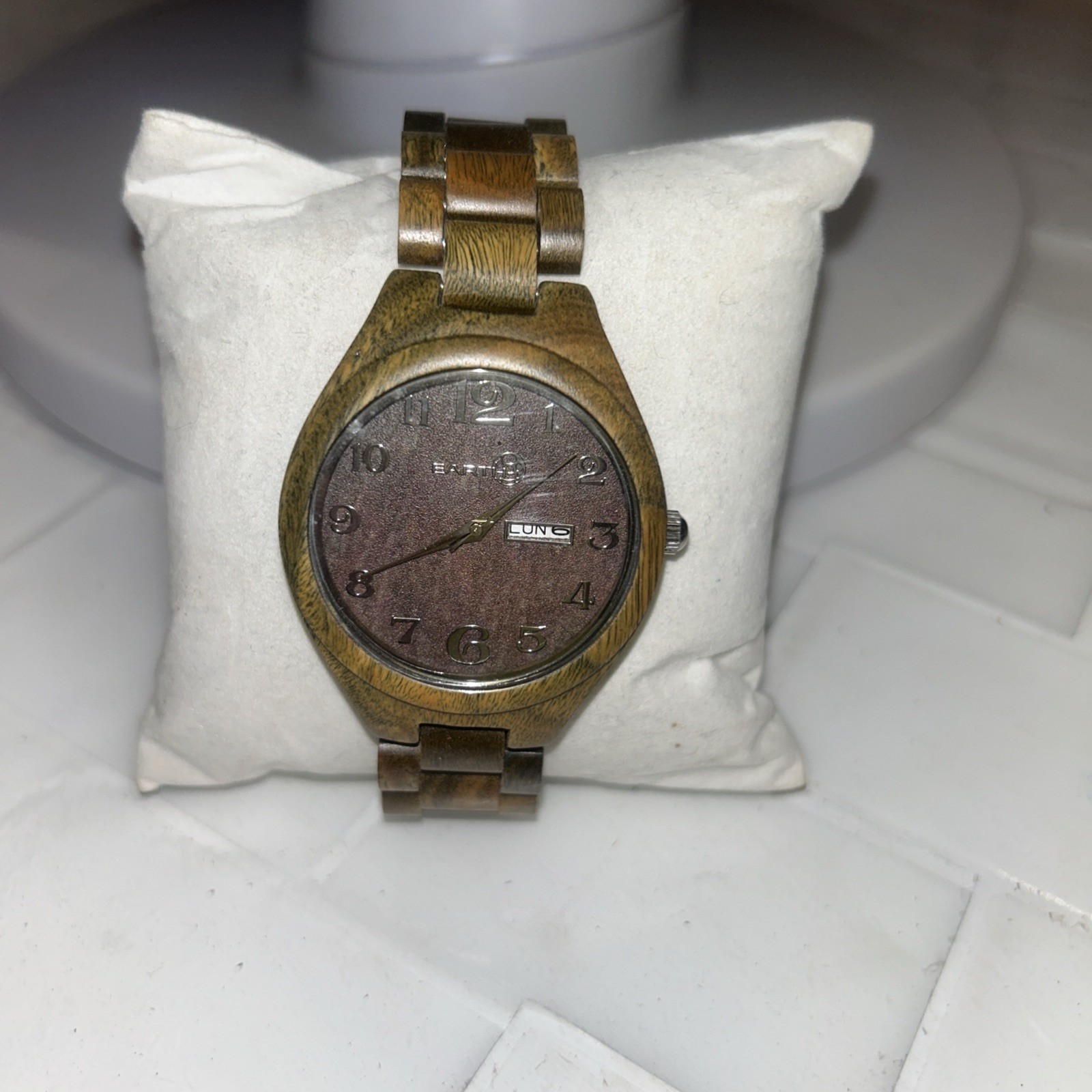 Earth Wood Sapwood Bracelet Watch With Date- Olive Brand New Needs Battery