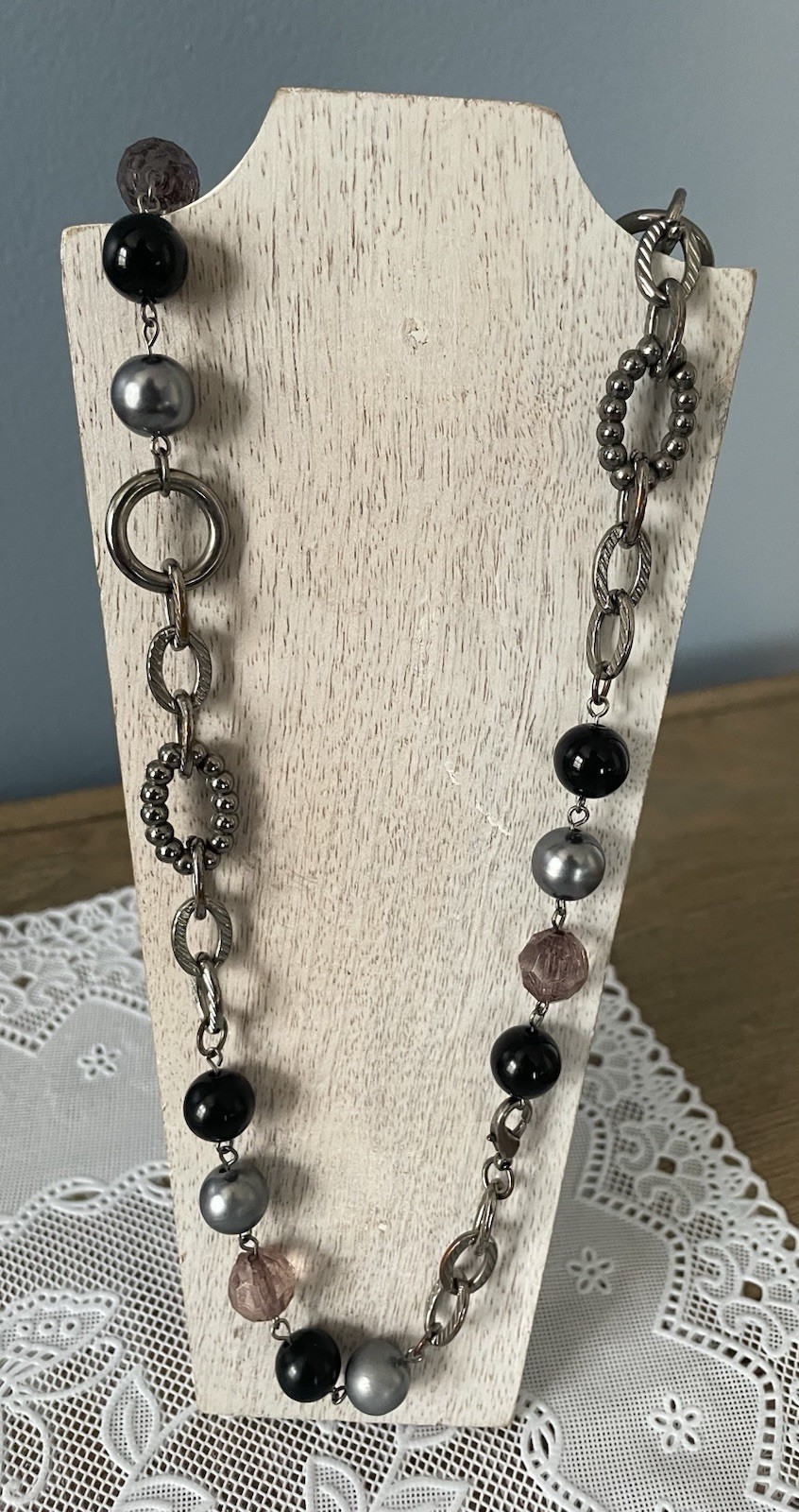 Silver Toned Interlocking Circles and Black Silver and Pink Beaded Necklace