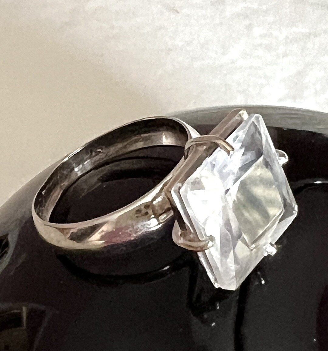Vintage 18k White Gold Different Stone Cut Sapphire Tower Cocktail Ring Size 7