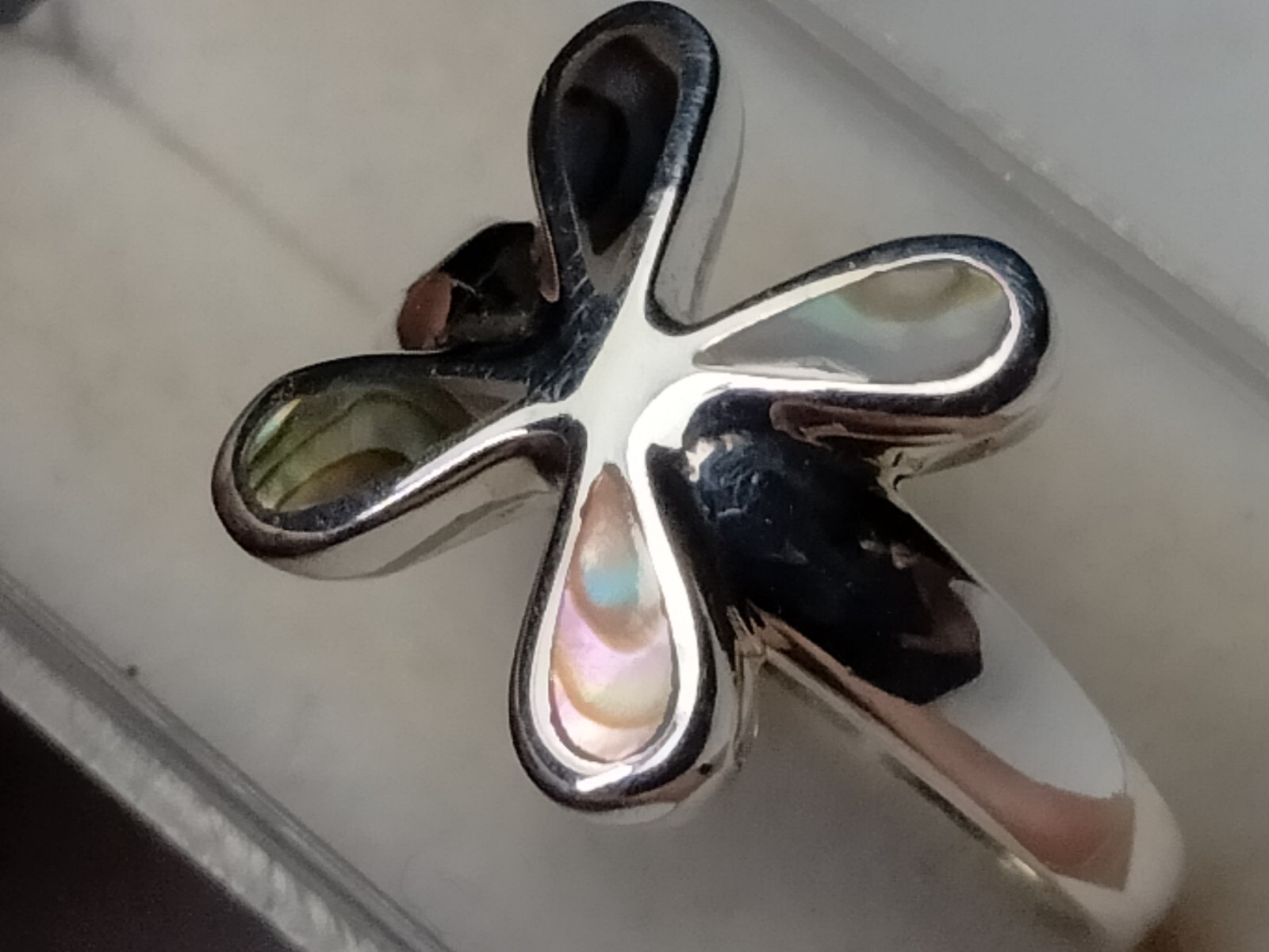 LOVELY ABALONE SHELL INLAYS IN TRENDY STERLING SILVER.925 RING SIZE 8.75-9.0!
