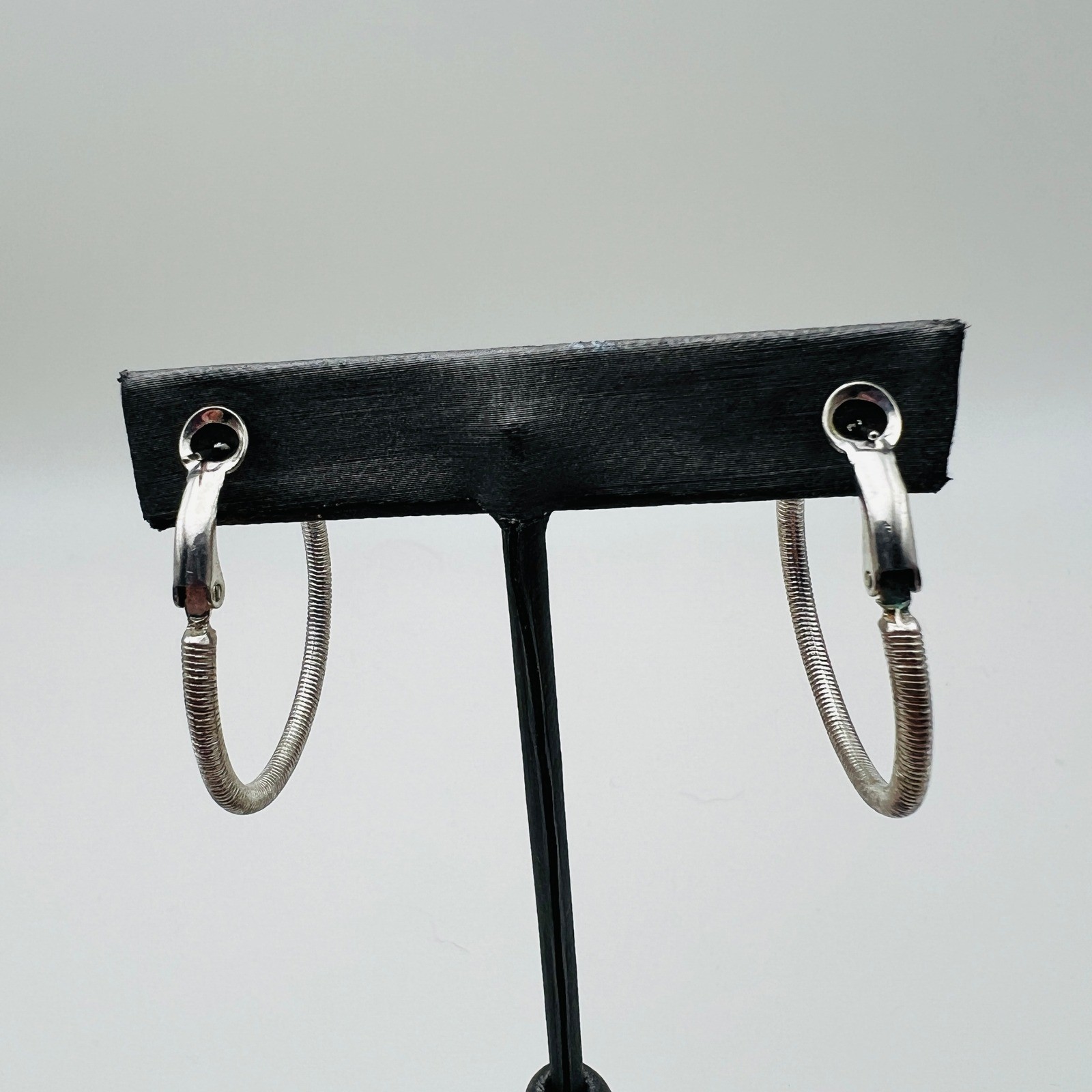 Ribbed Coil Hoop Earrings Medium Silver Tone Latch Back Fashion Jewelry