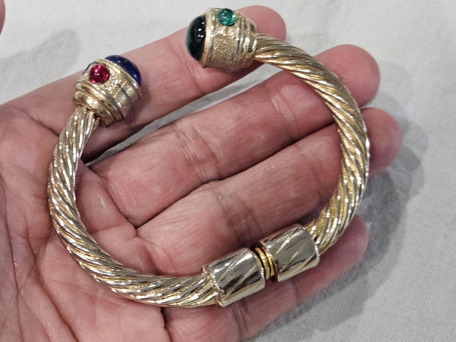 Beautiful Vtg gripoix Cabachon Blue Red Green gold tone cable cuff bracelet