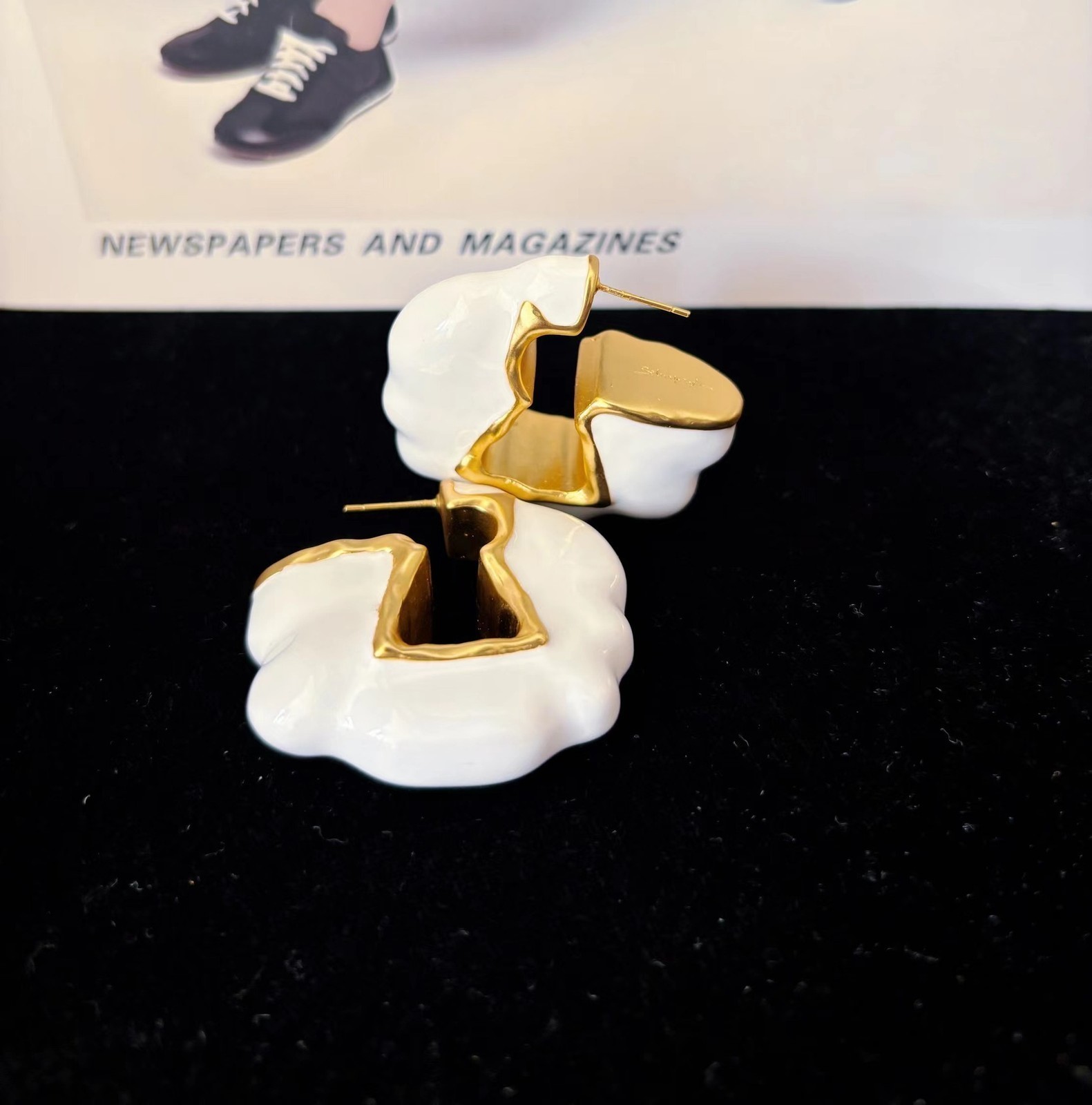 Schiaparelli Simple cloud white oil dripping brass sweet and fresh earrings