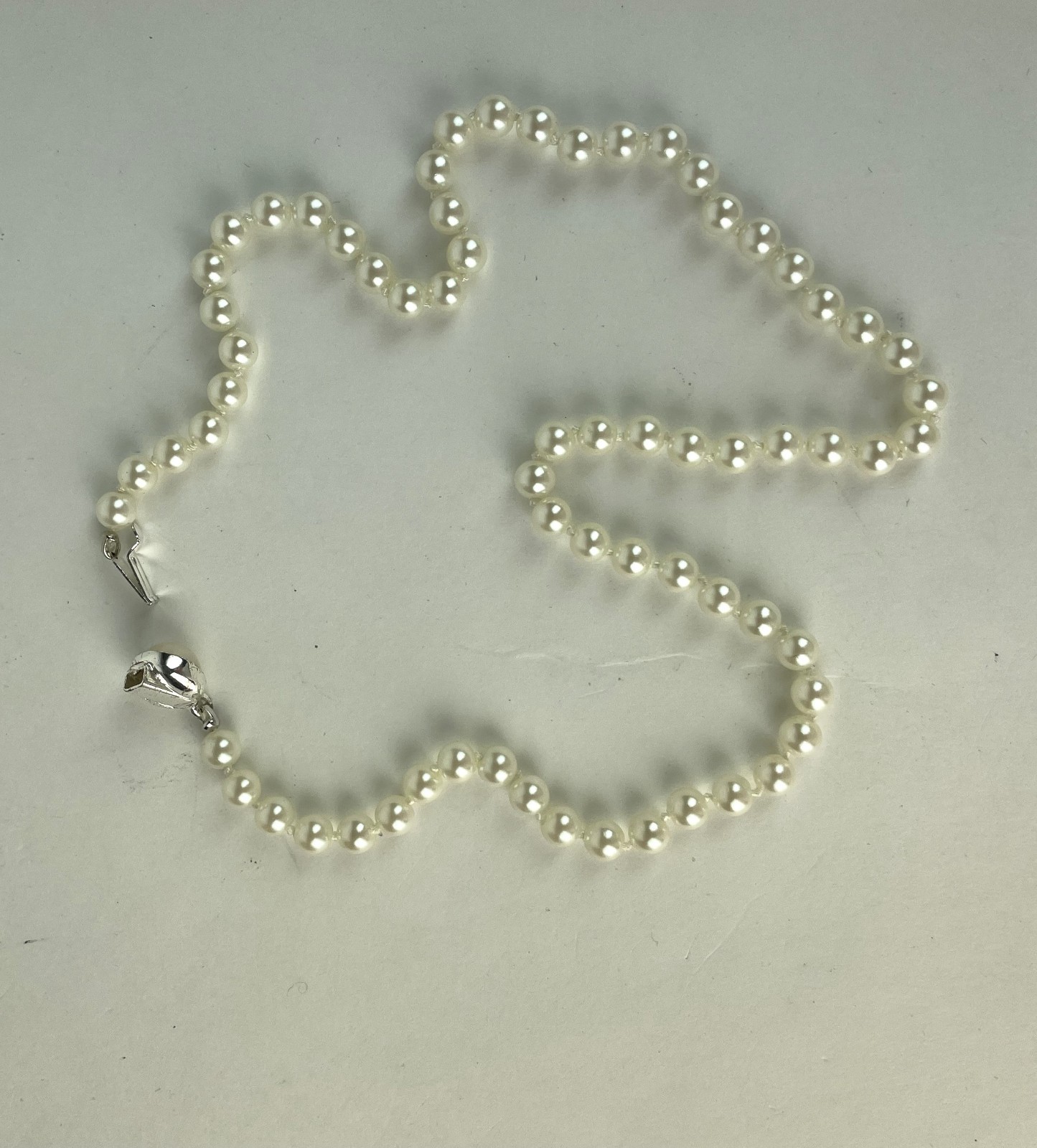 Vintage 1980s Carolee strand 18.5 in Necklace Faux Pearl Gold Tone, K25