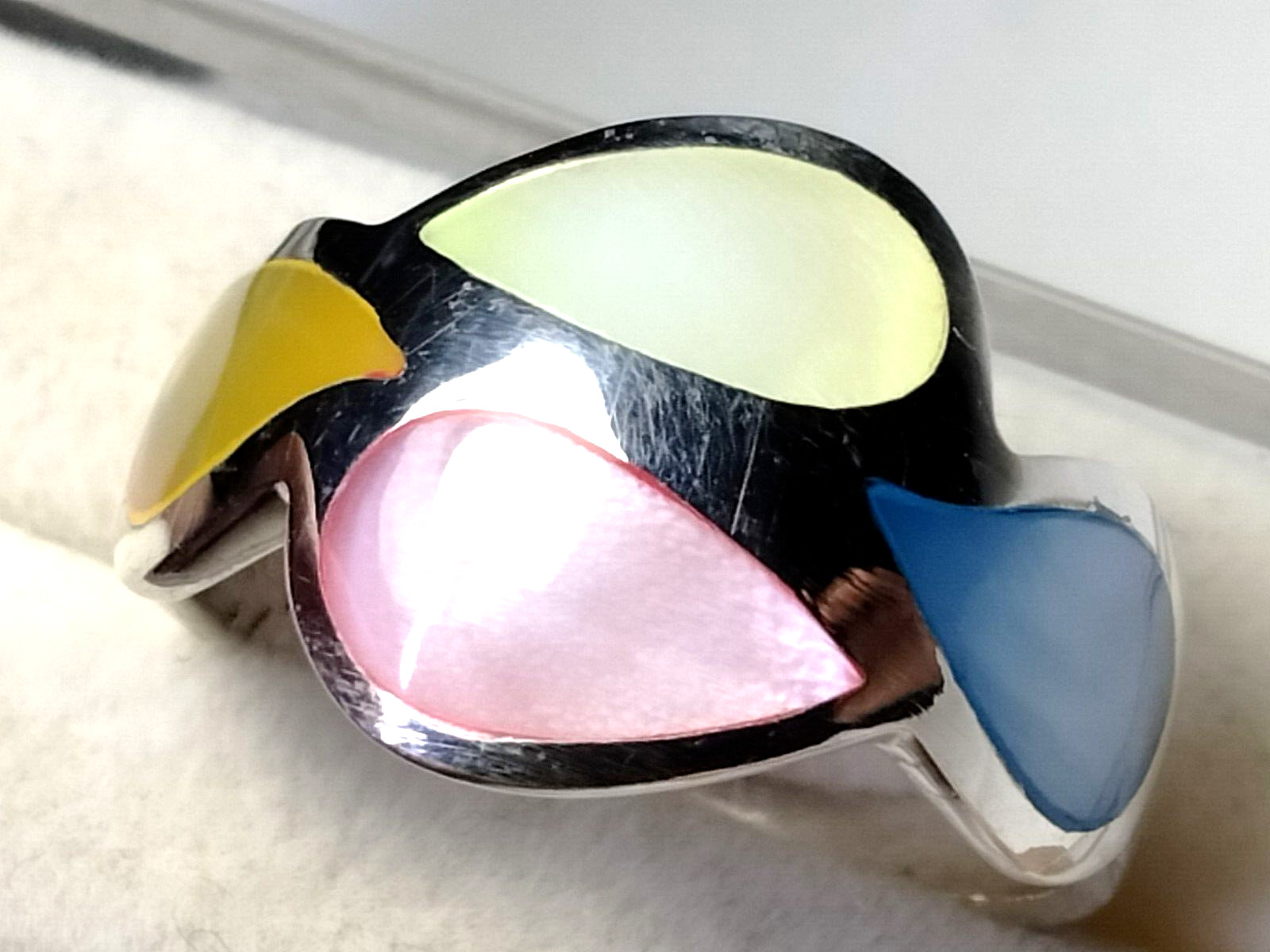 LOVELY! MOP INLAYS IN STERLING SILVER.925 RING SIZE 9.0-9.25!