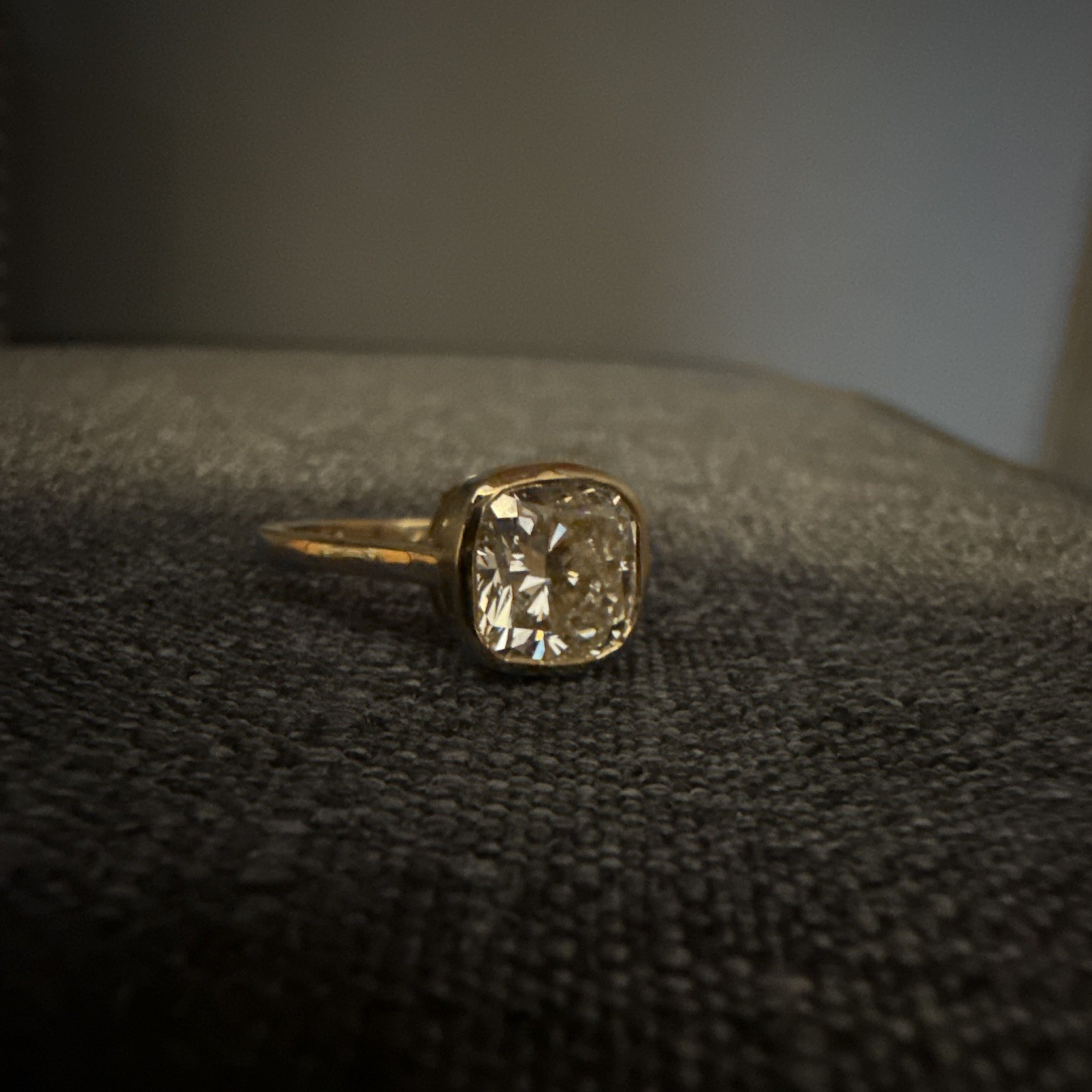14k Yellow Gold Bezel Set 2.94ctw Lab Grown Cushion Diamond Ring Size 6.5 IGI