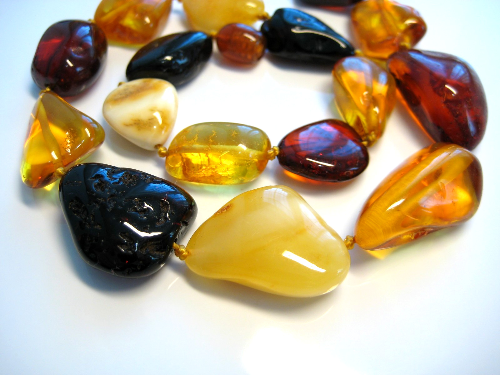 Massive Genuine Multicolor Beautiful Baltic Amber Necklace 23 gr. 20 in. !!!
