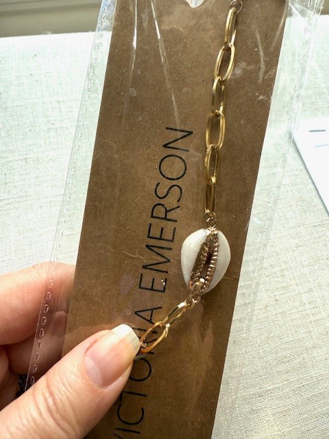 Victoria Emerson Cowie Shell Bracelet 9″L Gold Summer Beach Design New.
