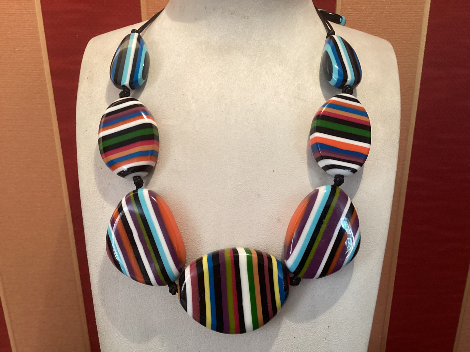 VTG Sobral – Pop Art “Marou” multi coloured striped Resin Beaded Chunky Necklace