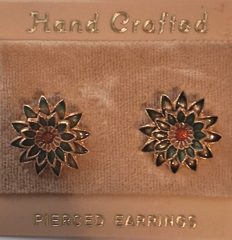 Vintage 1960s 1970s Green Enamel Flower Stud Earrings On Card NOS Mod Retro Boho