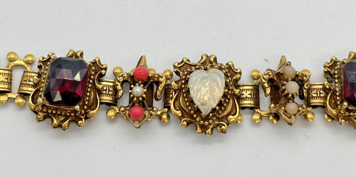 VTG Victorian Revival Fleur De Lis rhinestone faux pearl book link bracelet