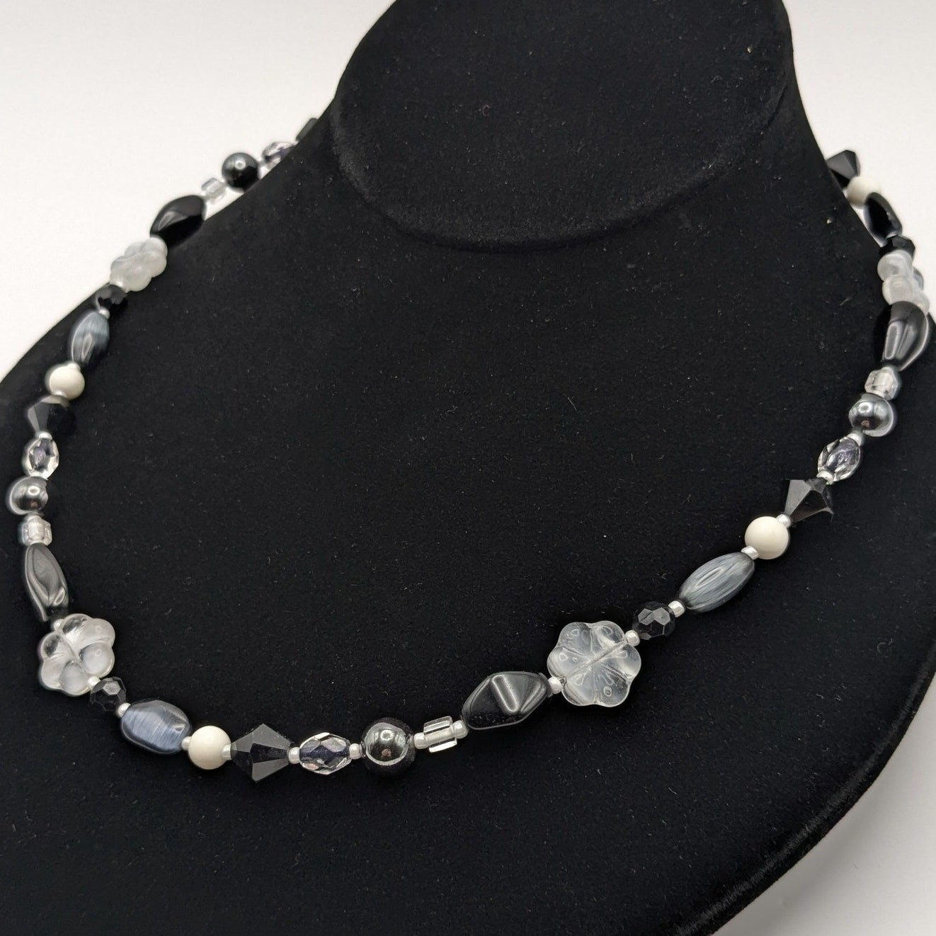 Sterling Silver 925 Clasp Black and White Glass Beaded Necklace Floral 18.5in