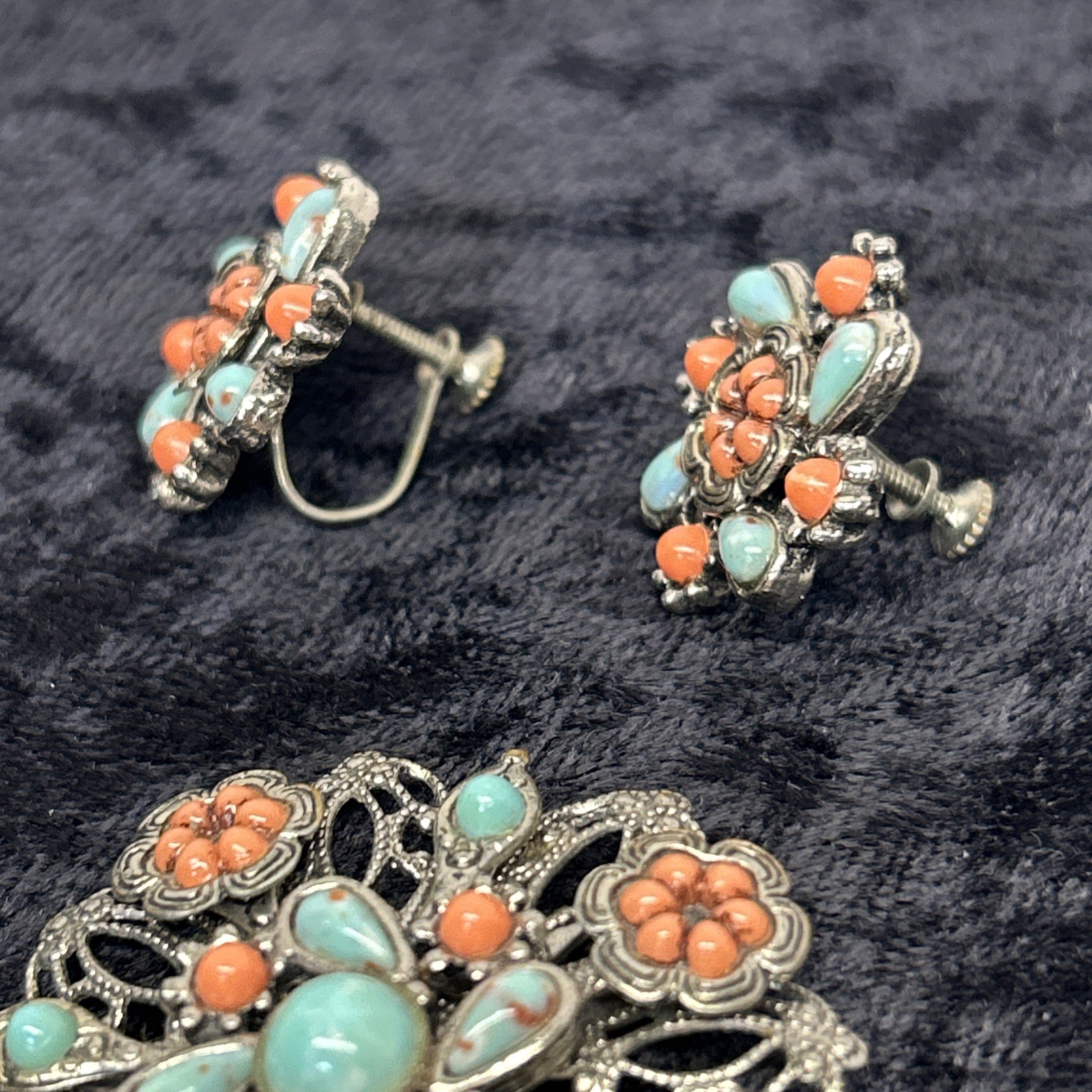 Vintage Silver tone Costume Jewelry Broach And Earrings Blue And Peach