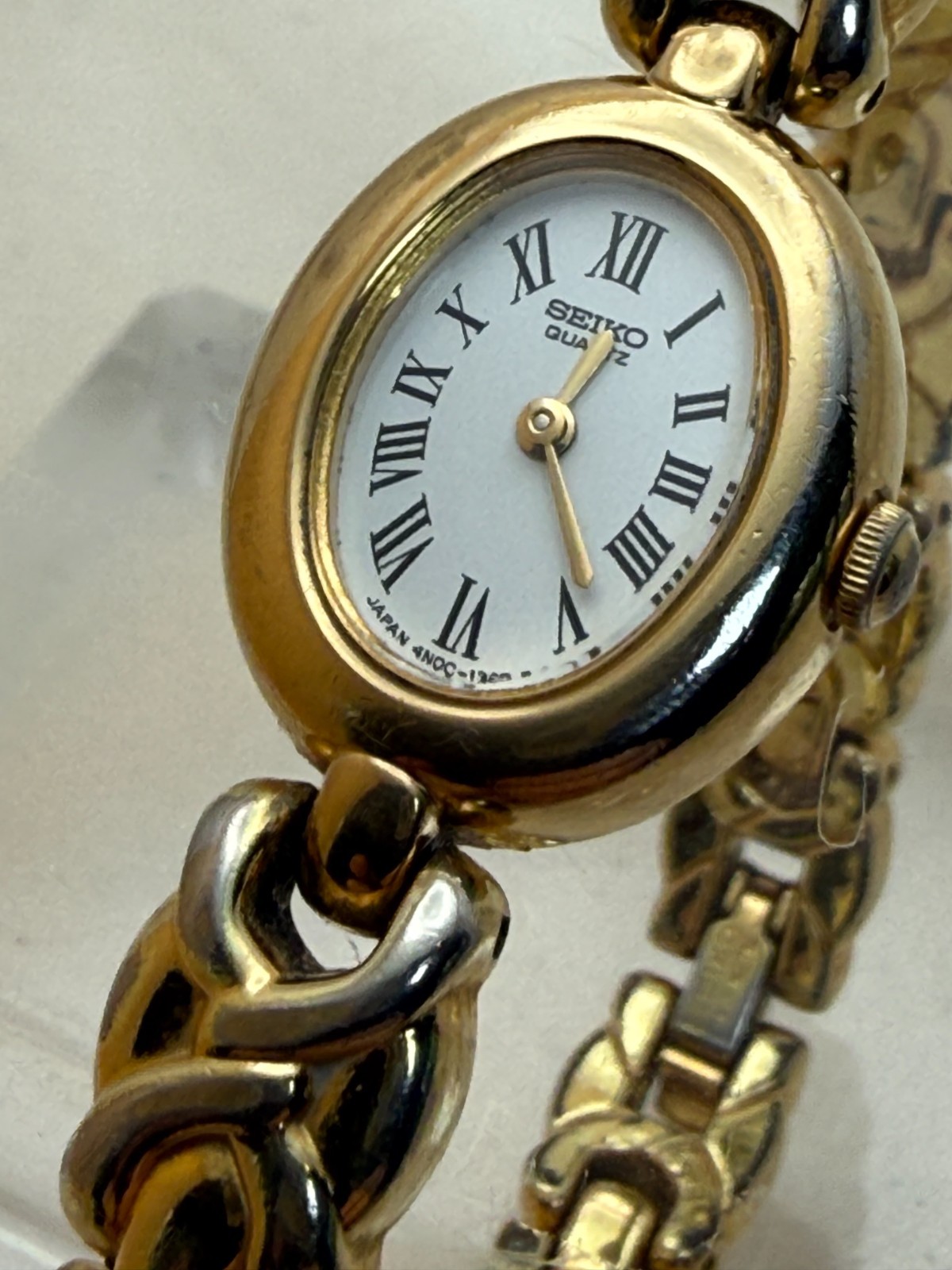 Vintage Seiko 4N00-5560 18mm Quartz Oval Roman Two-Tone Bracelet Watch