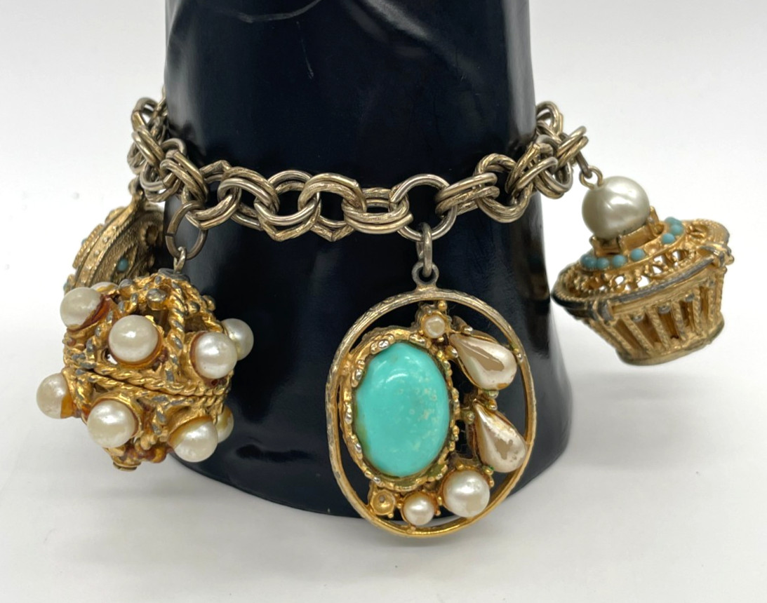 VTG Etruscan Style Faux Pearl Turquoise Gold-tone chunky charm fob bracelet 7″