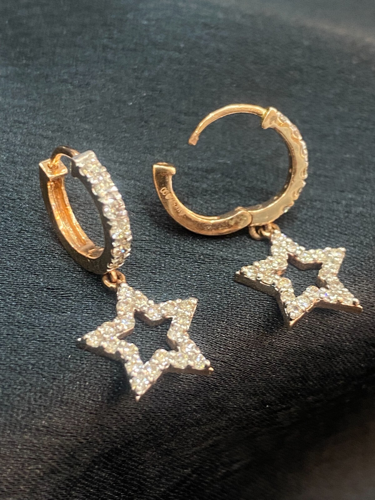 Stunning 0.89 Cts Round Brilliant Cut Diamonds Star Dangle Earrings In 14K Gold