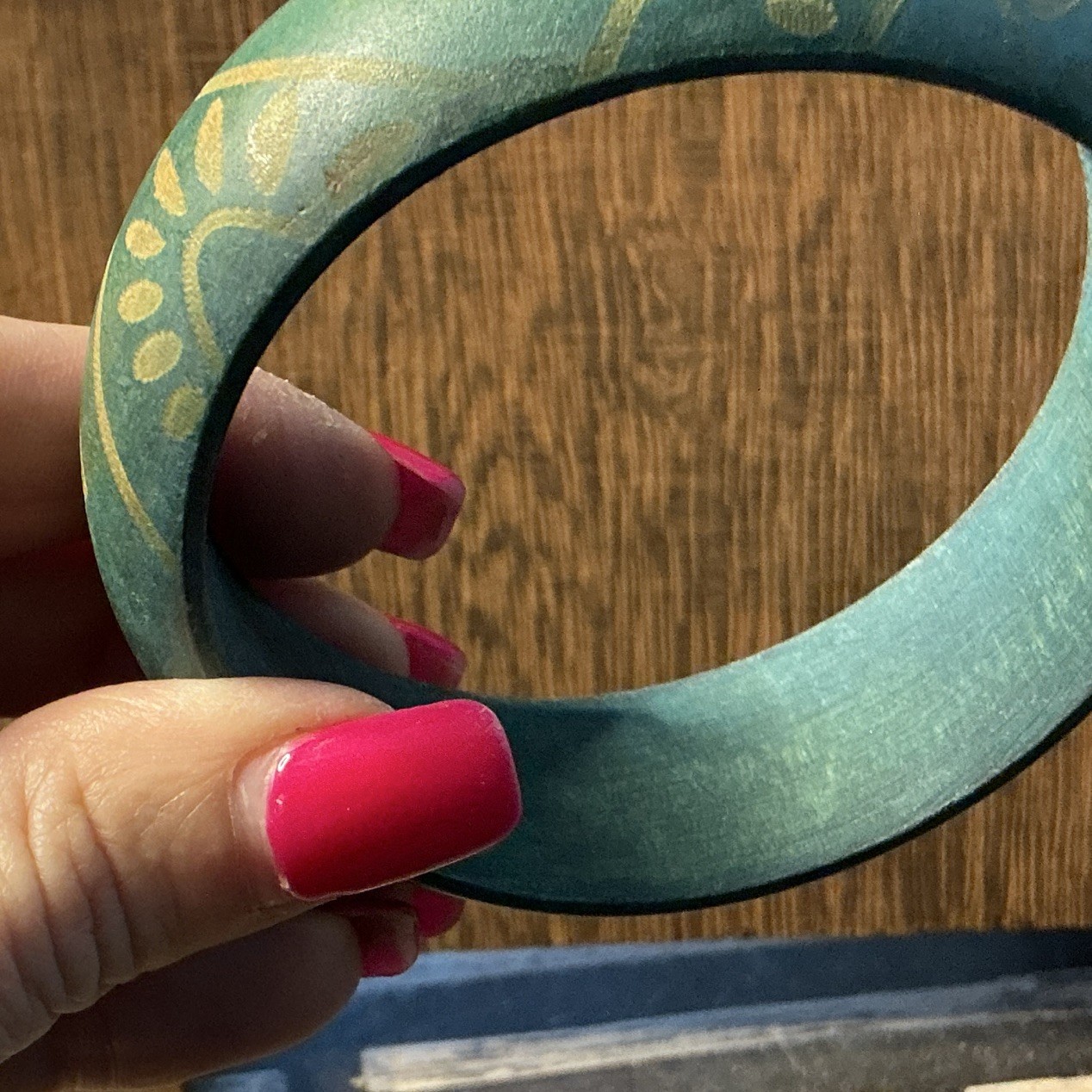 Green Wood Bangle Bracelet Gold Tone Geometric Floral Pattern No Stone