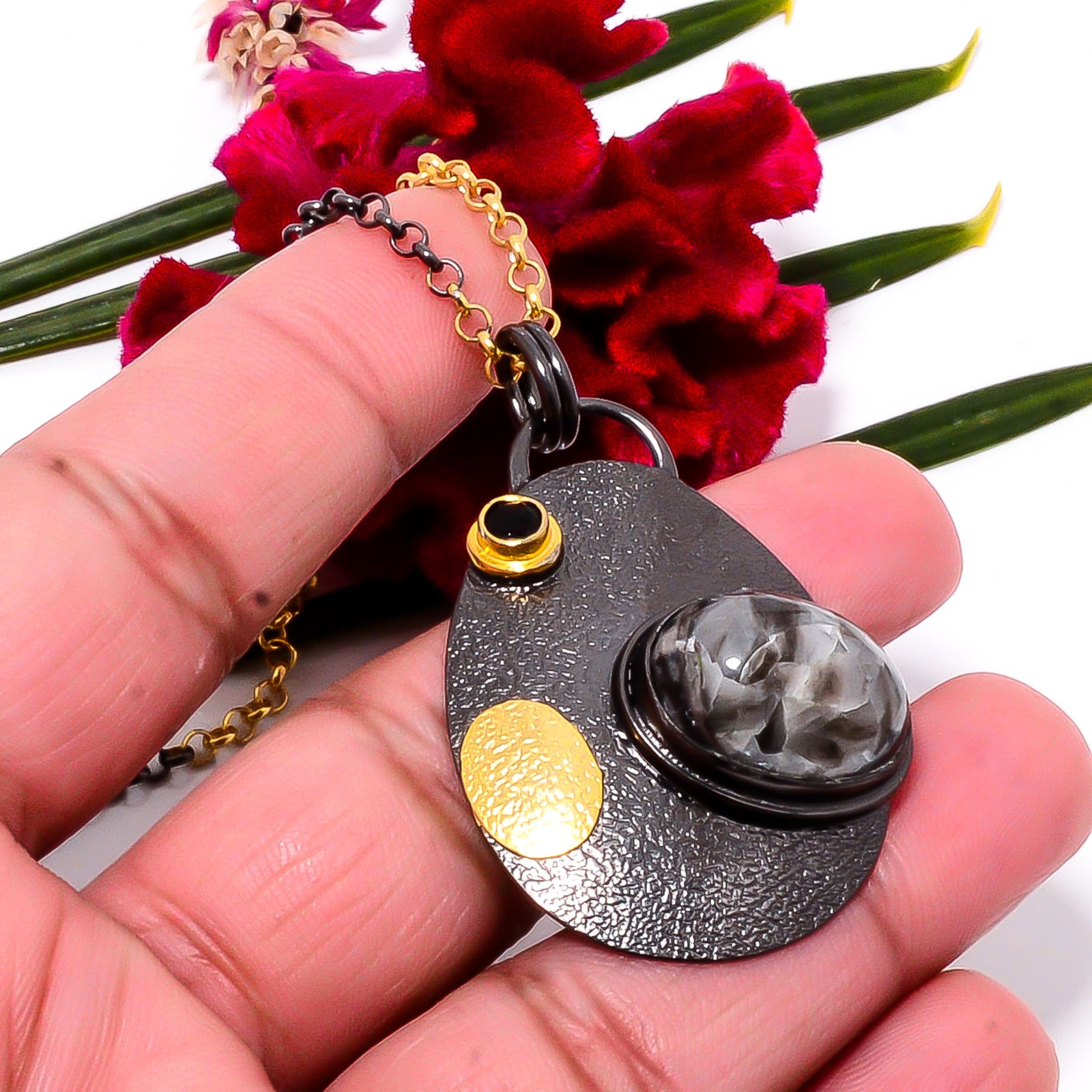 Prehnite, Black Onyx Gold Rhodium 925 Sterling Silver Chain Pendant 18-22″ Sku49