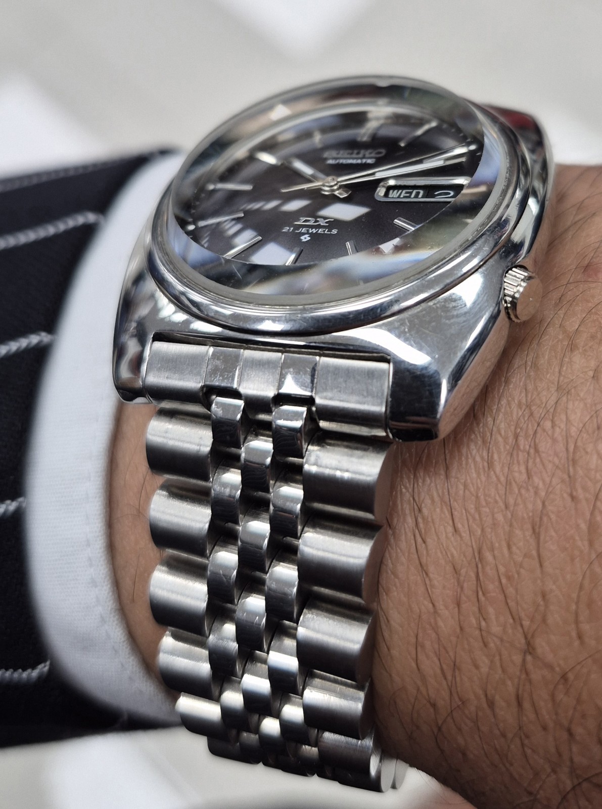 Vintage Seiko DX Automatic 21J Blqck Dial Day/Date SS Bracelet Cushion