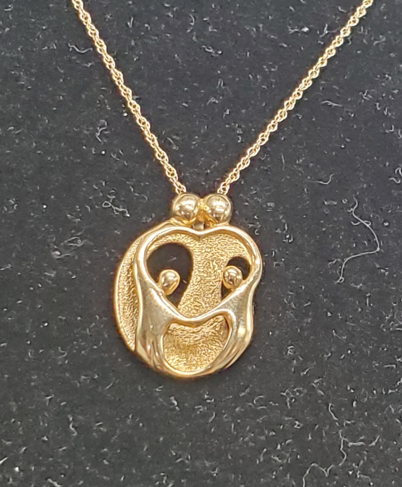 14k Yellow Gold Carolyn Pollack 22mm Family Of 4 Pendant w/18″ Chain 3.29g