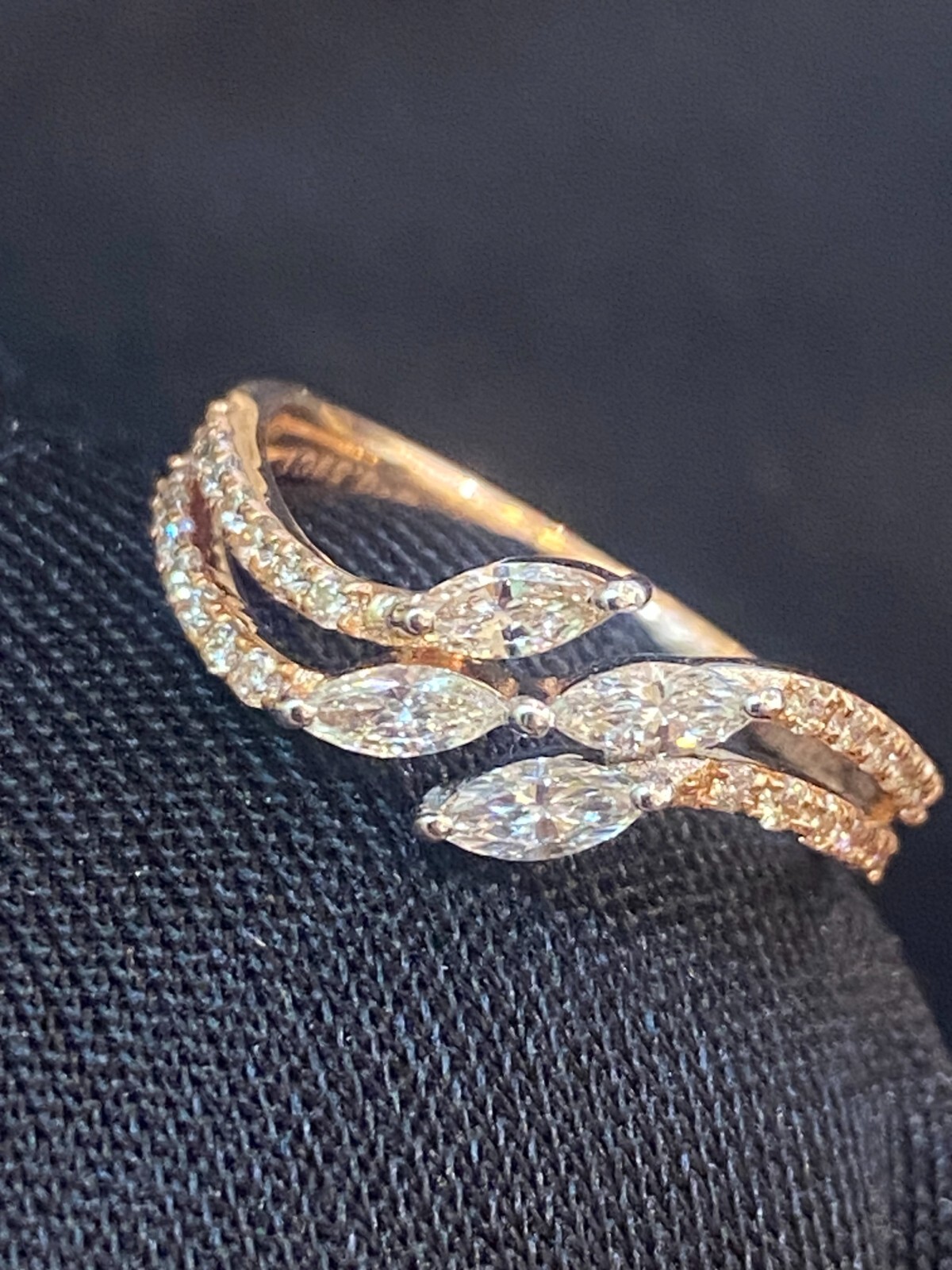 Stunning 0.70 Cts Marquise Round Shape Diamonds Engagement Ring In 585 14K Gold