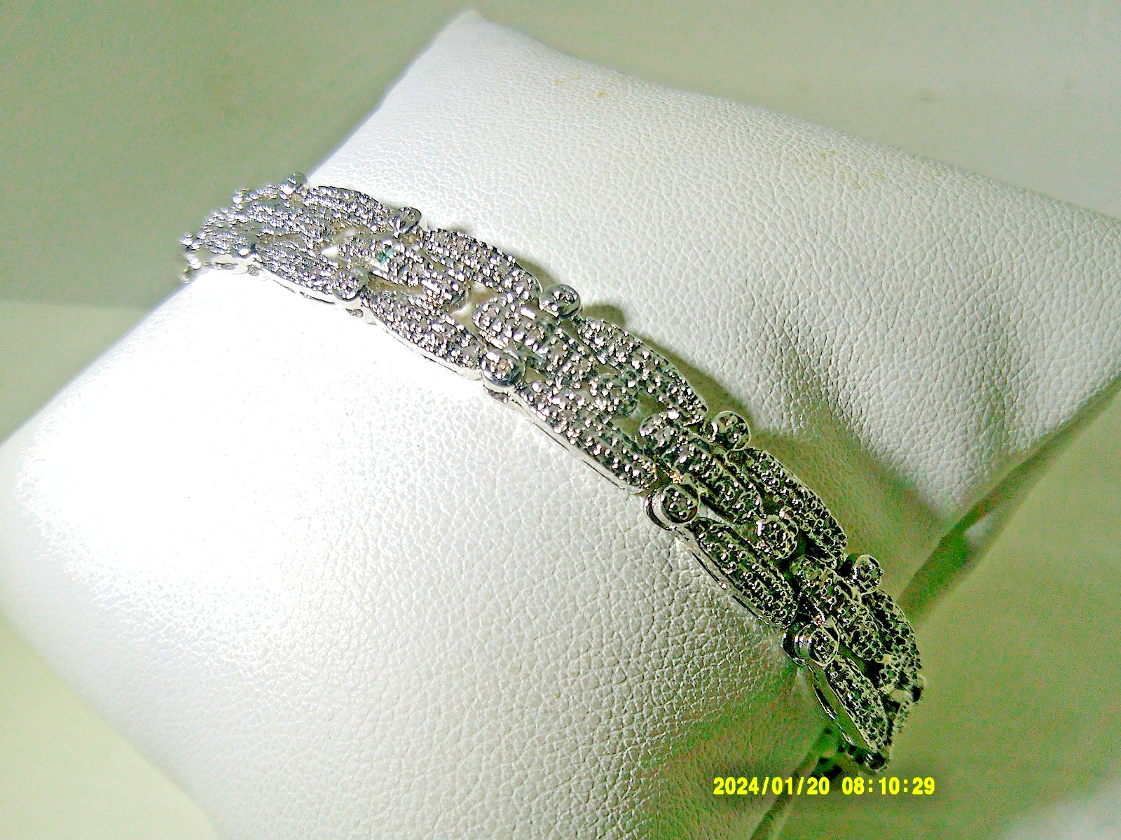 DIAMOND BRACELET WITH A 1/2 CARAT (52 PTS) IN DIAMONDS IN STERLING SILVER 7 1/4″